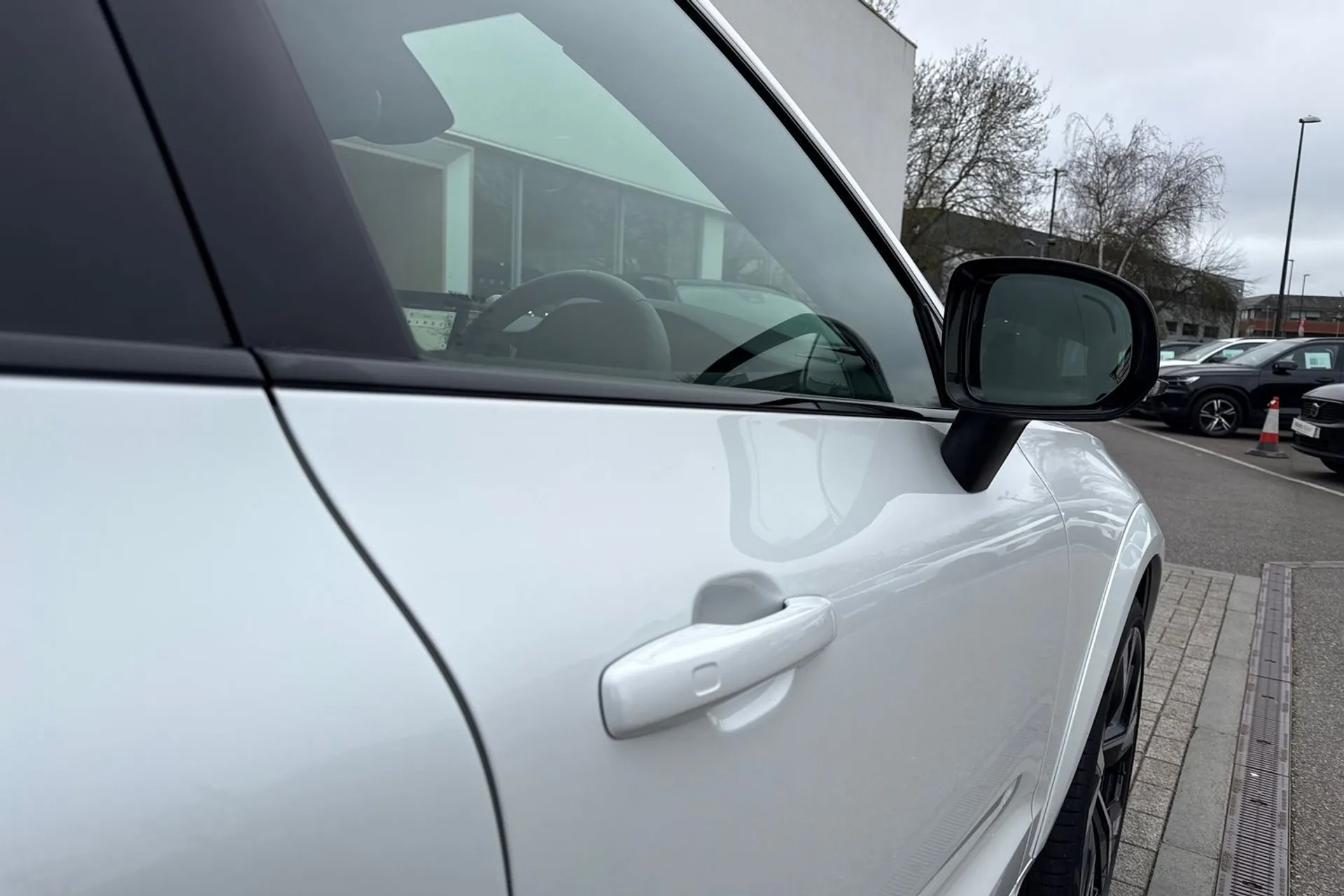 Volvo XC60 thumbnail image number 17