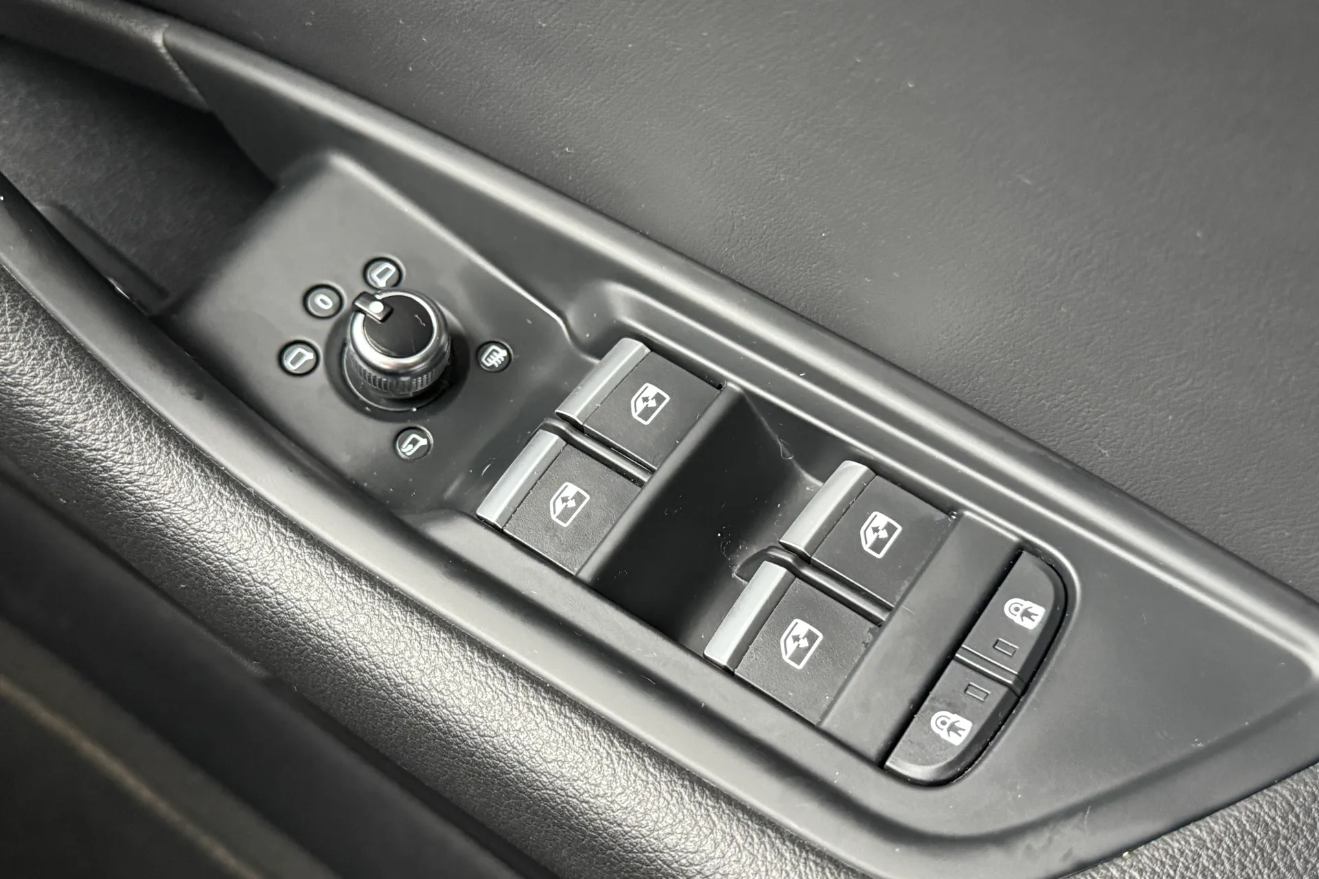 Audi A4 allroad thumbnail image number 31