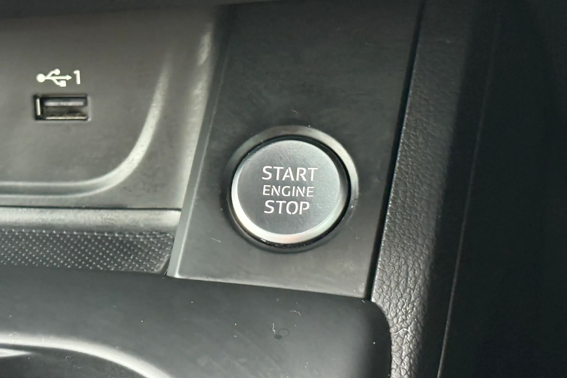 Audi A4 allroad thumbnail image number 24