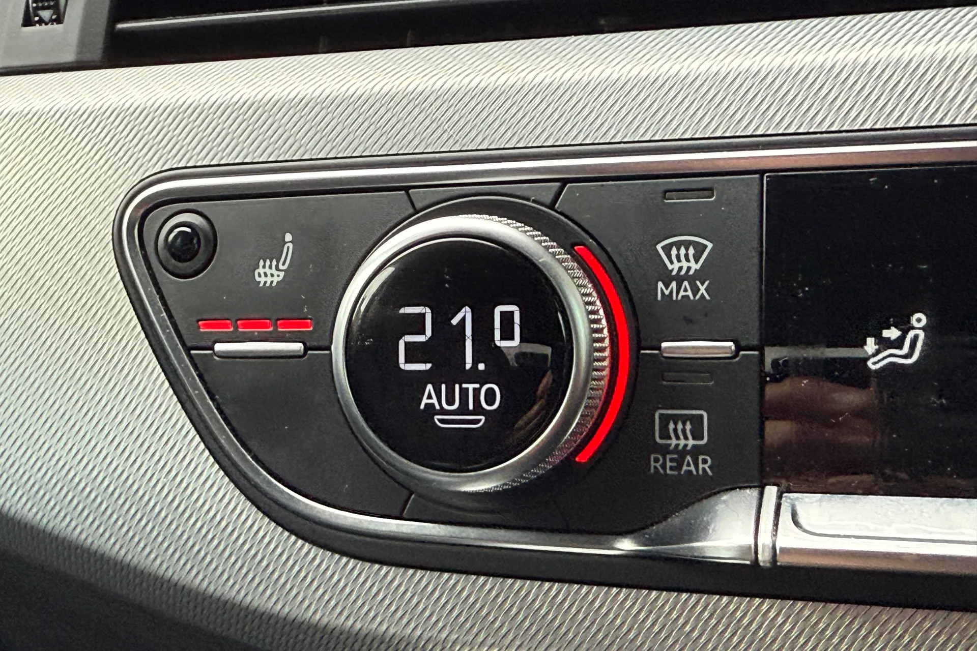 Audi A4 allroad thumbnail image number 21