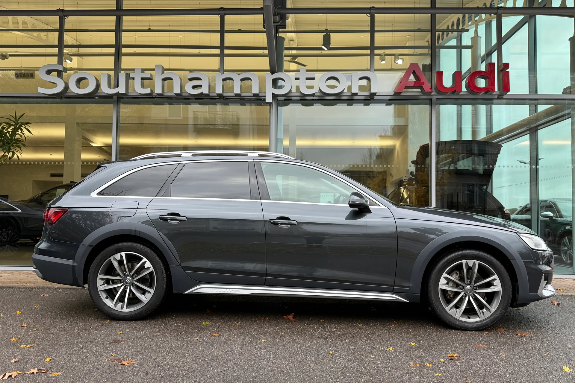 Audi A4 allroad thumbnail image number 2