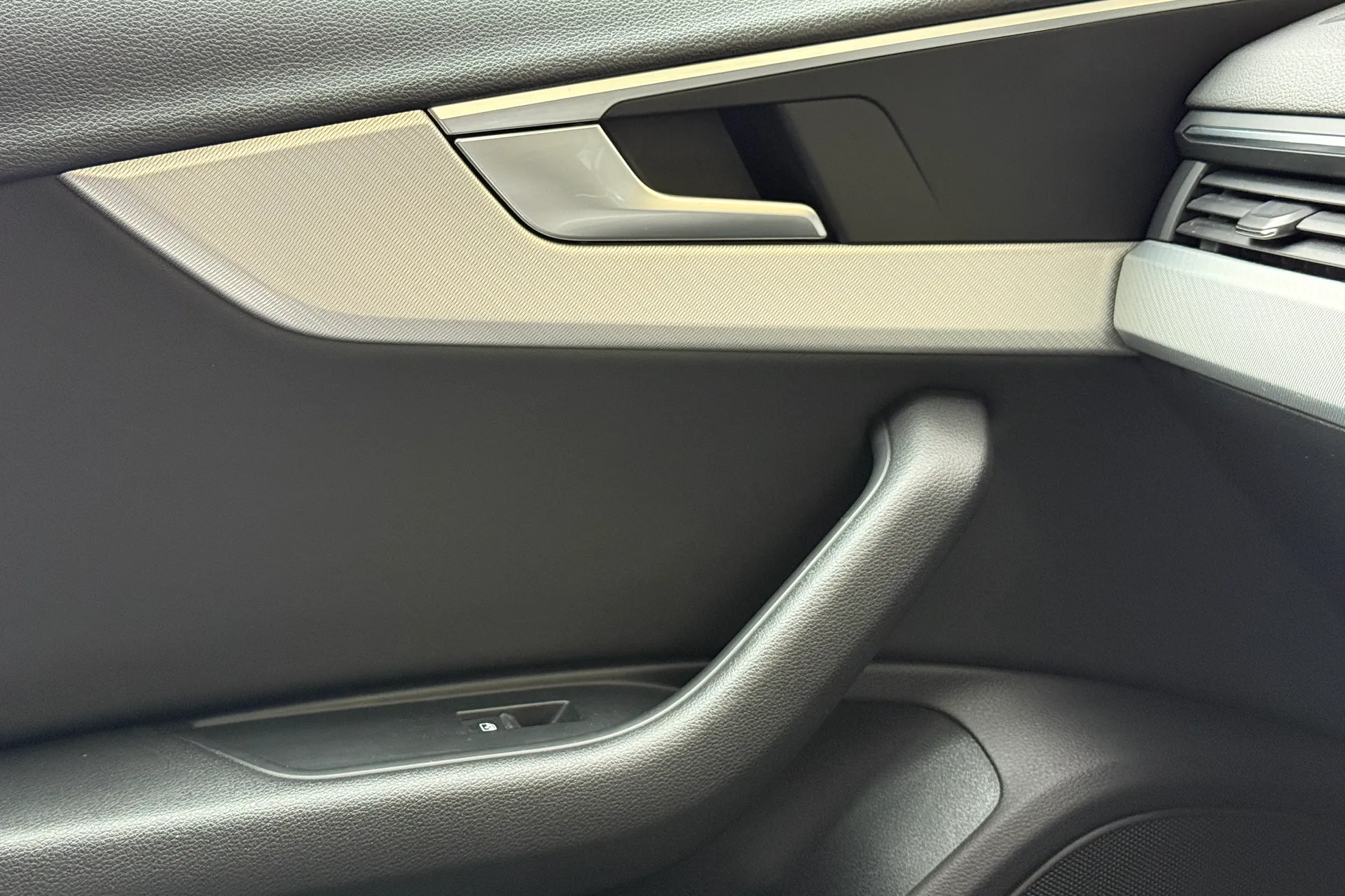 Audi A4 allroad thumbnail image number 27