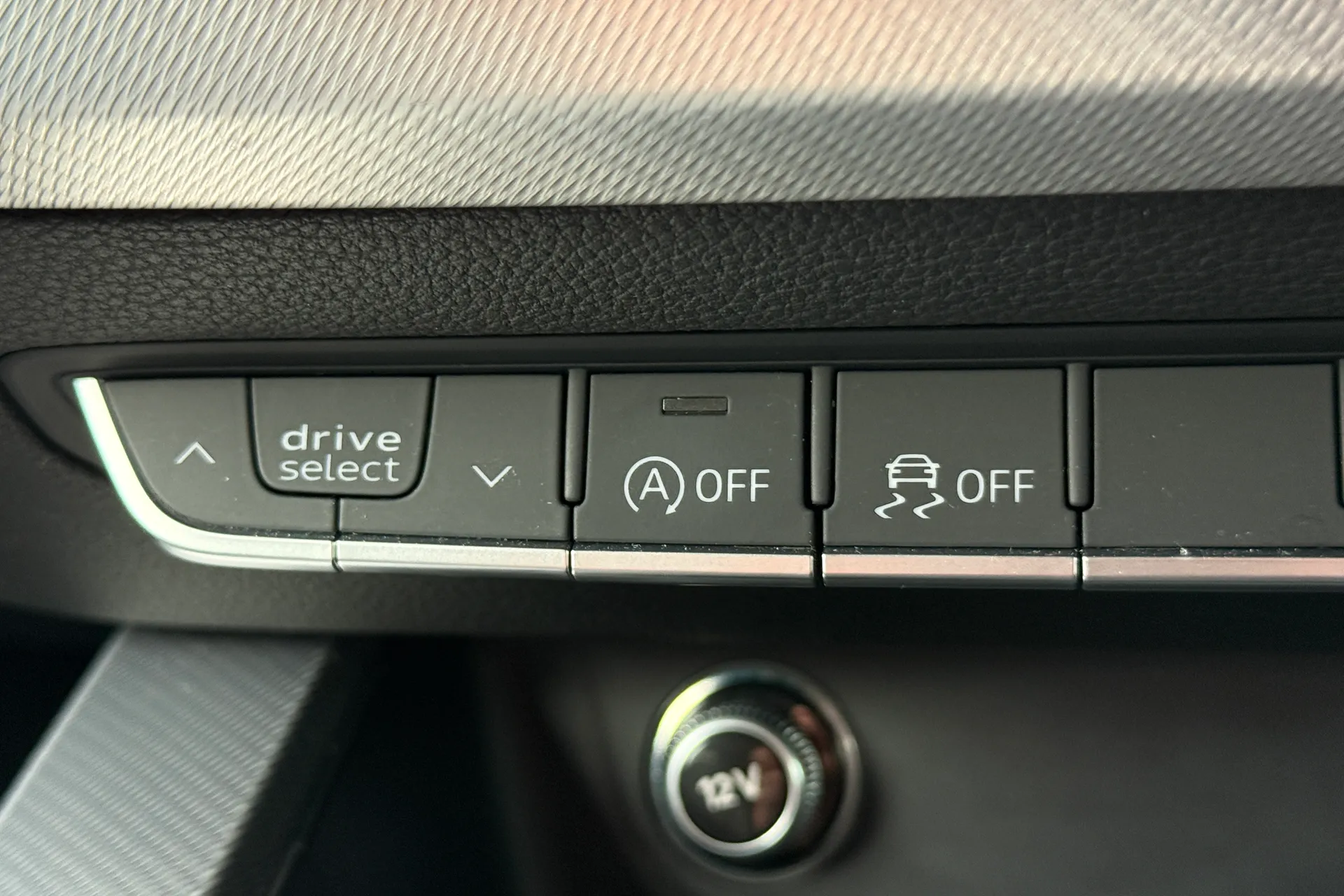 Audi A4 allroad thumbnail image number 22