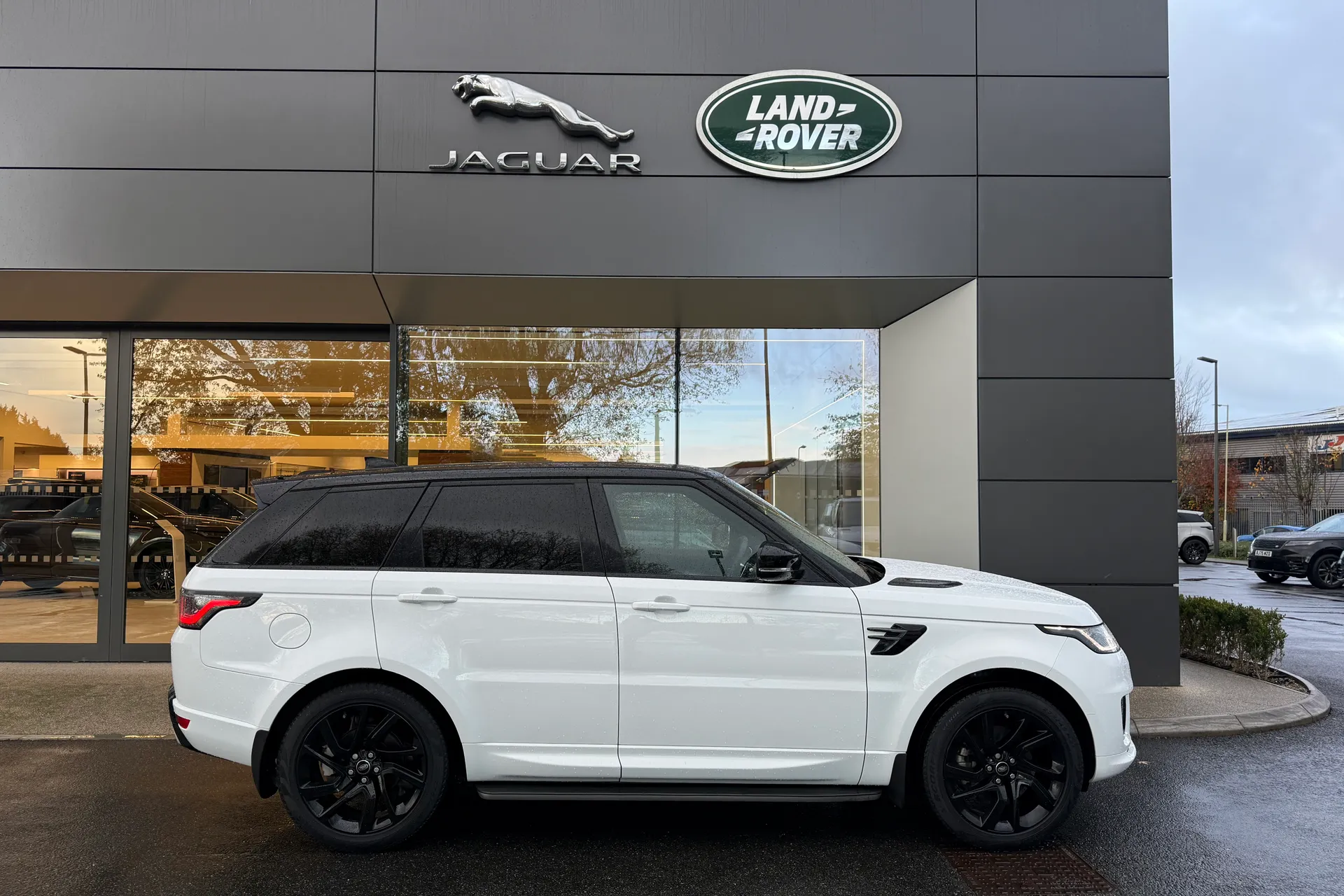 LAND ROVER RANGE ROVER SPORT thumbnail image number 2
