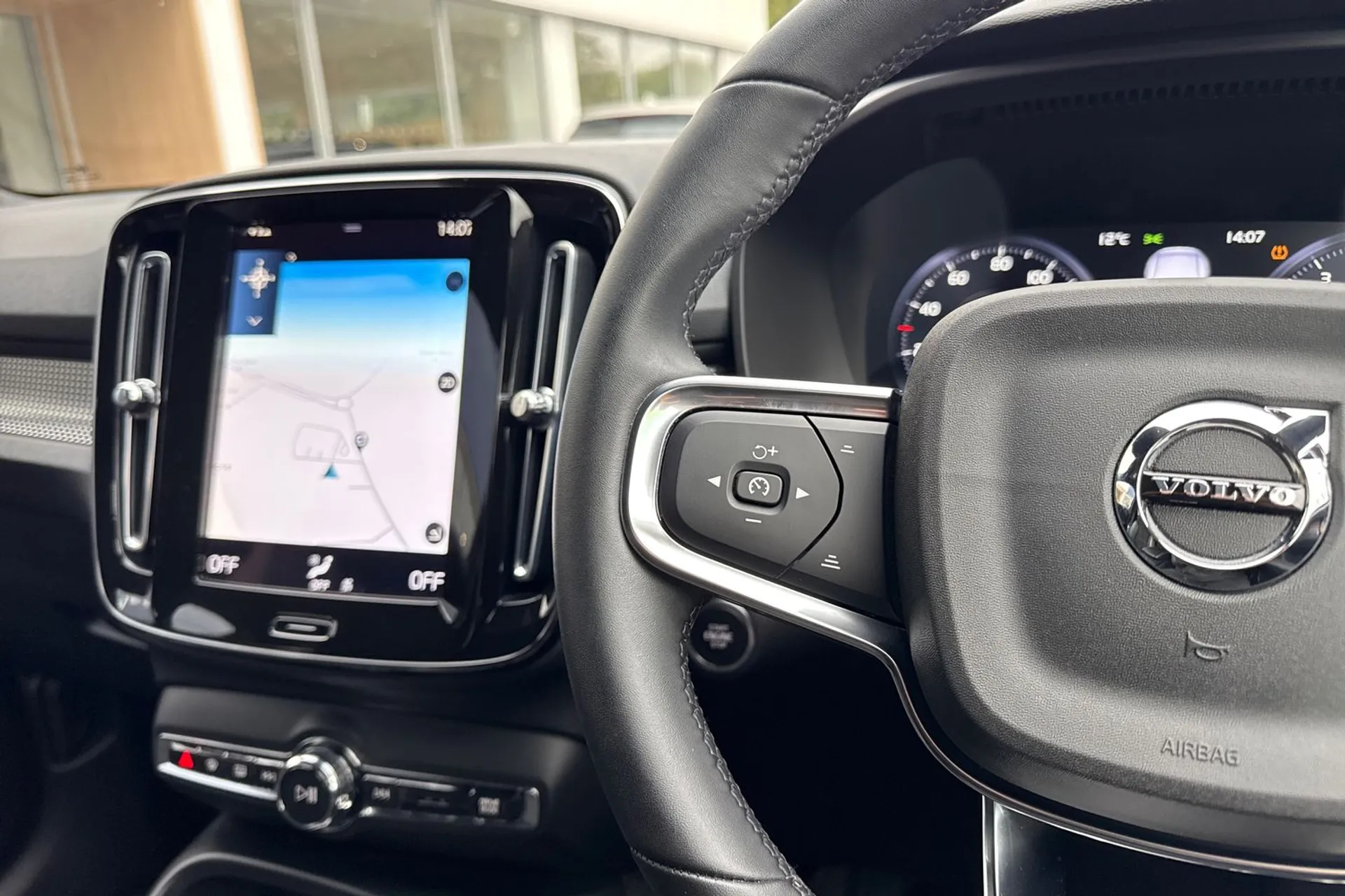 Volvo XC40 thumbnail image number 35