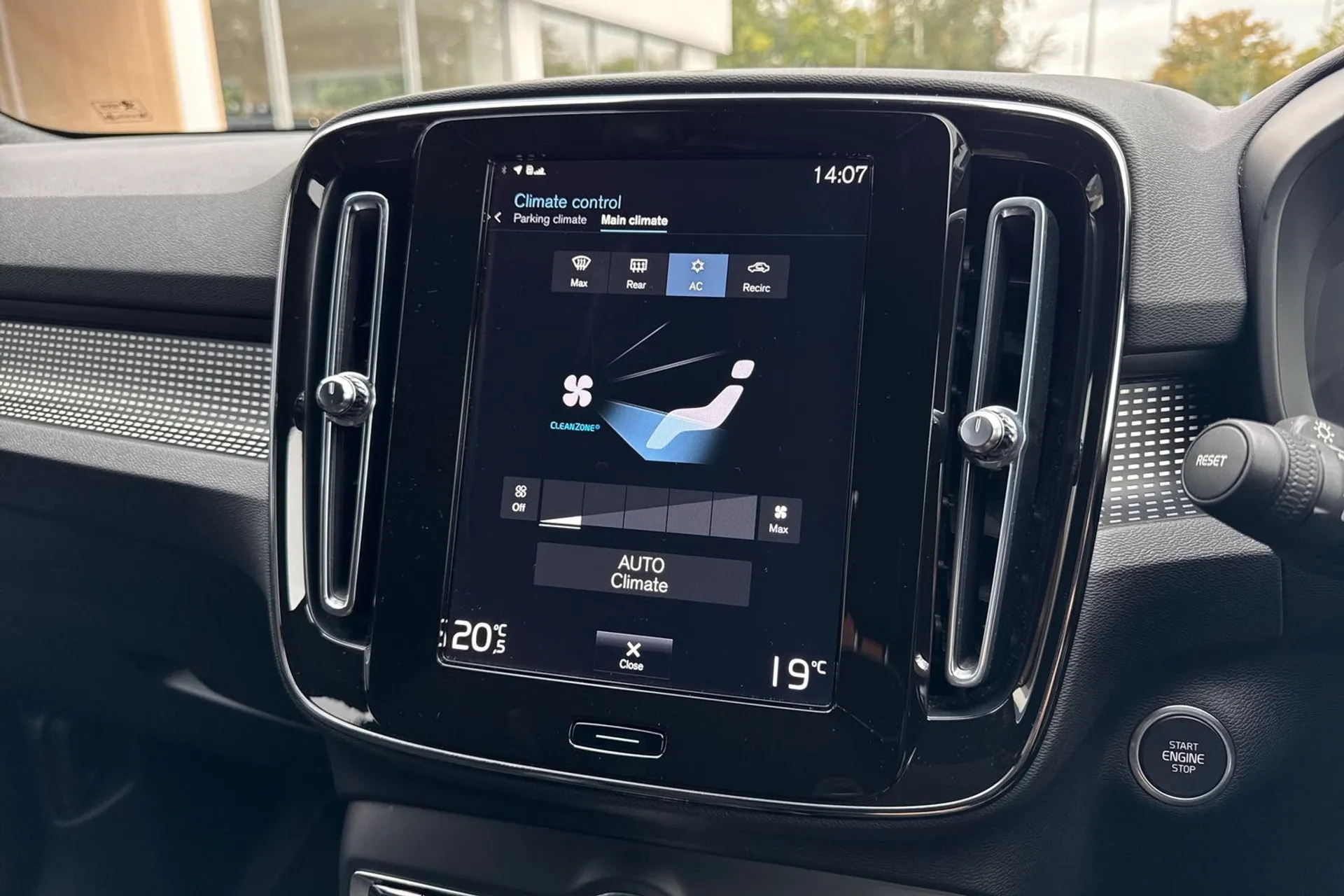 Volvo XC40 thumbnail image number 38