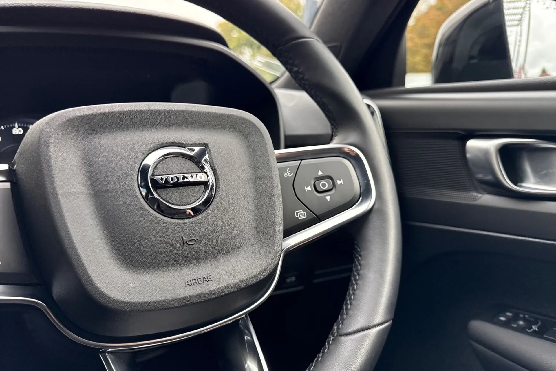 Volvo XC40 thumbnail image number 36