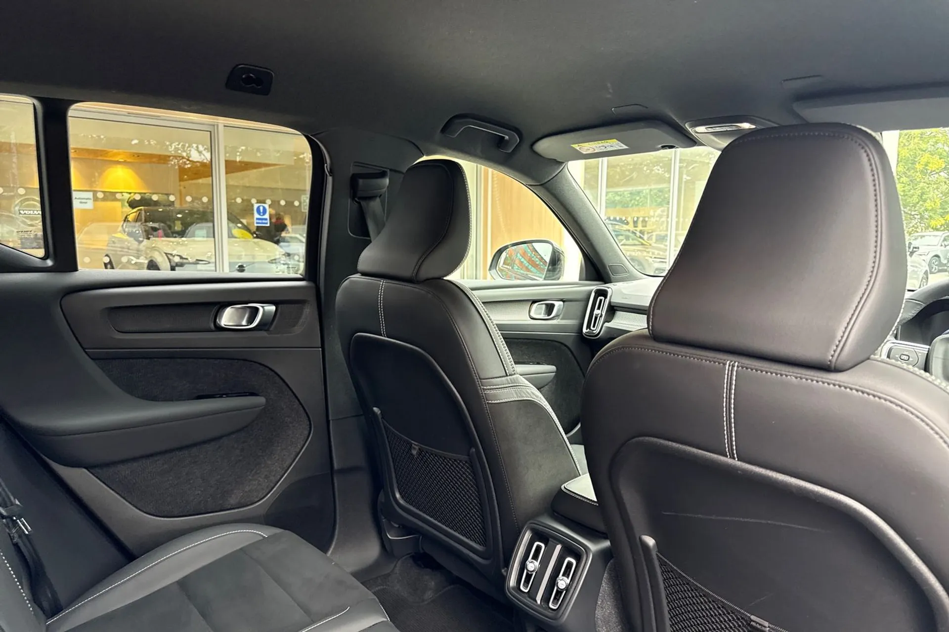 Volvo XC40 thumbnail image number 23