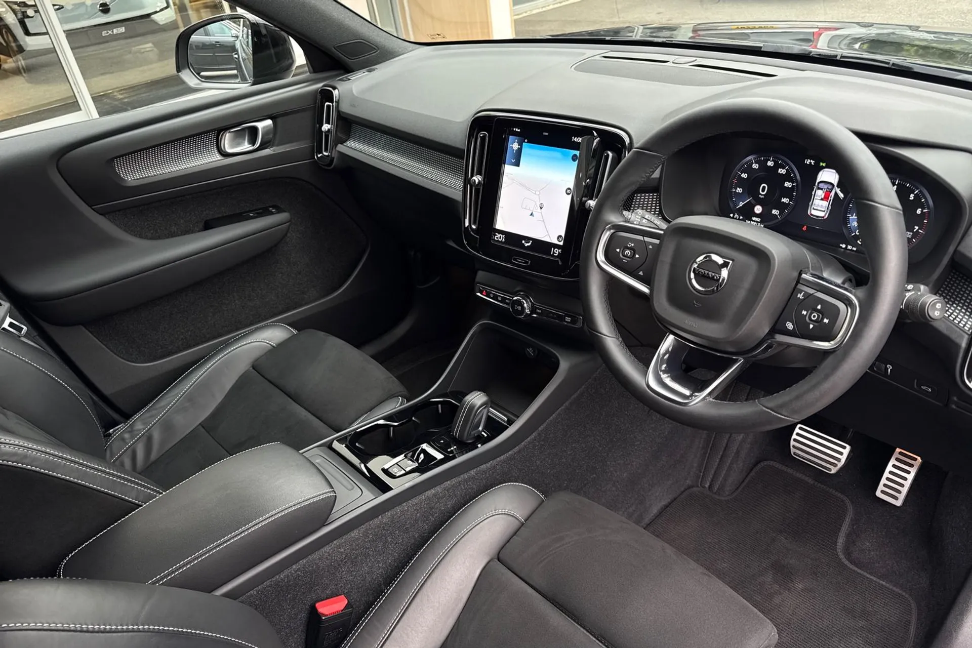 Volvo XC40 thumbnail image number 5