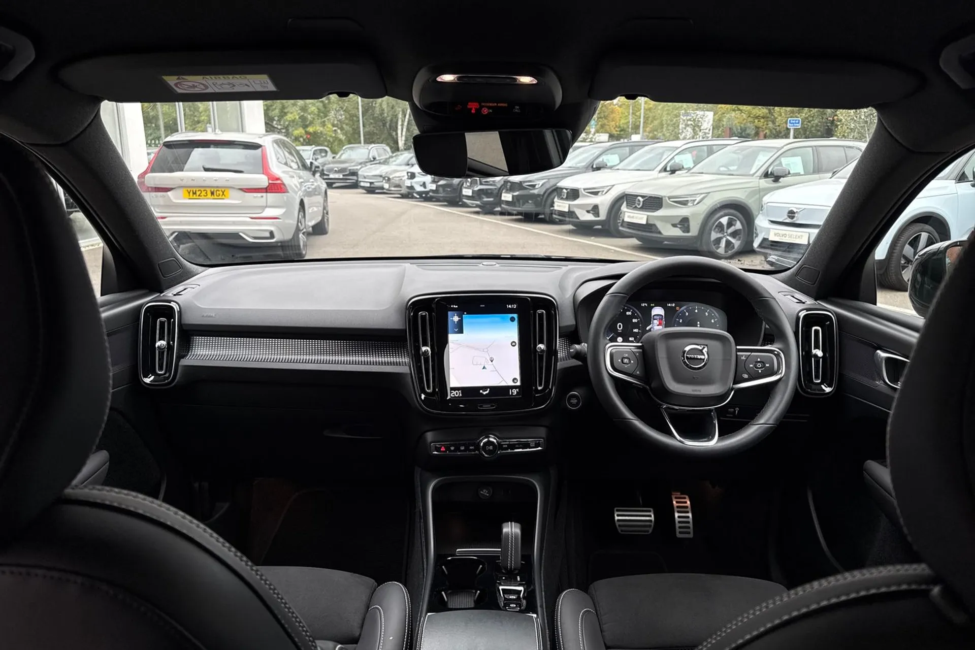 Volvo XC40 thumbnail image number 3