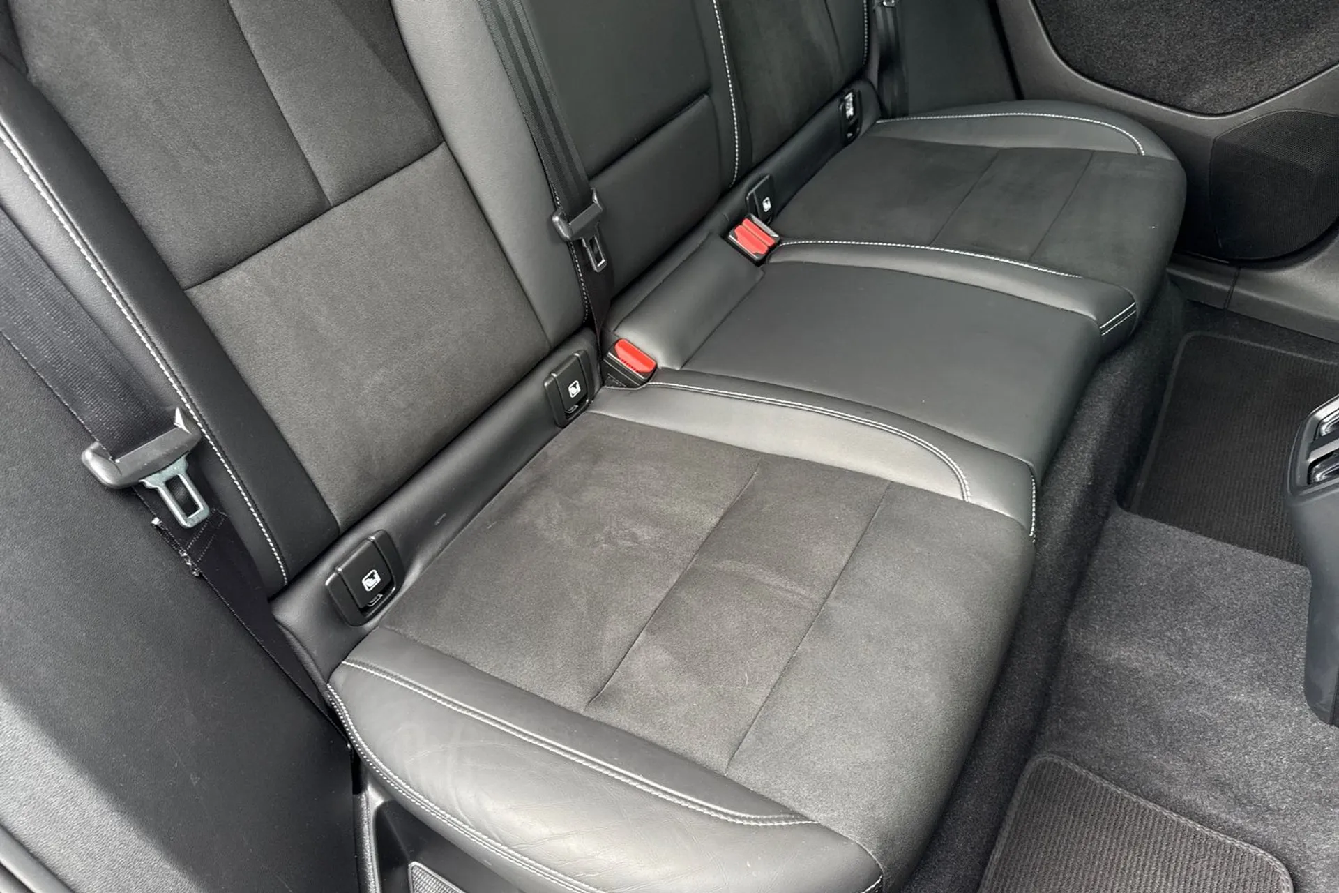 Volvo XC40 thumbnail image number 24