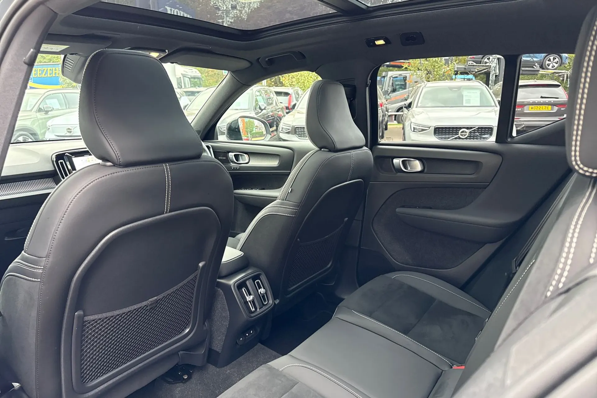 Volvo XC40 thumbnail image number 30