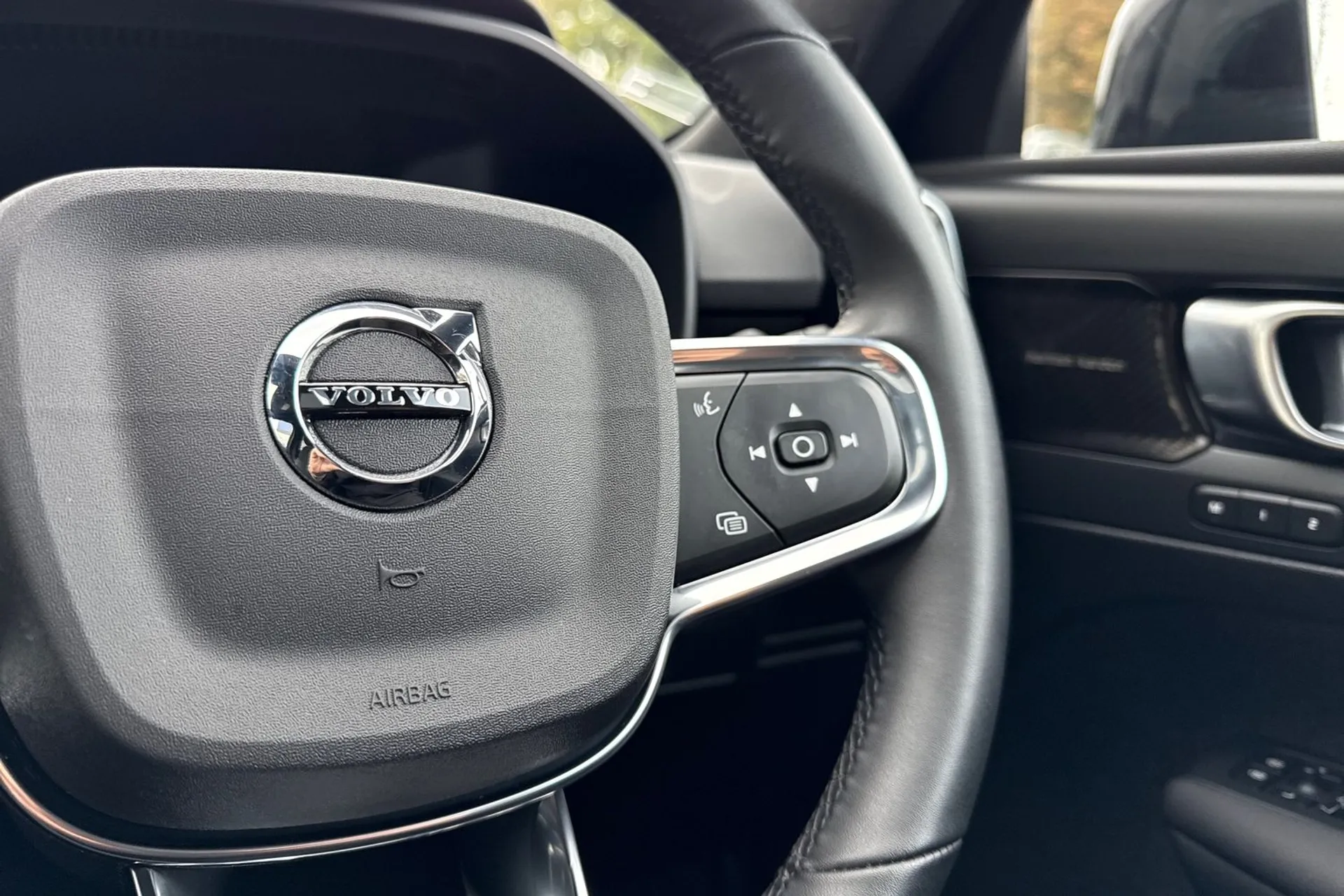 Volvo XC40 thumbnail image number 36