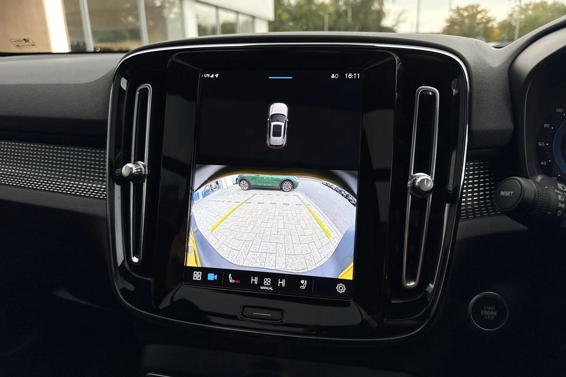 Volvo XC40 thumbnail image number 38