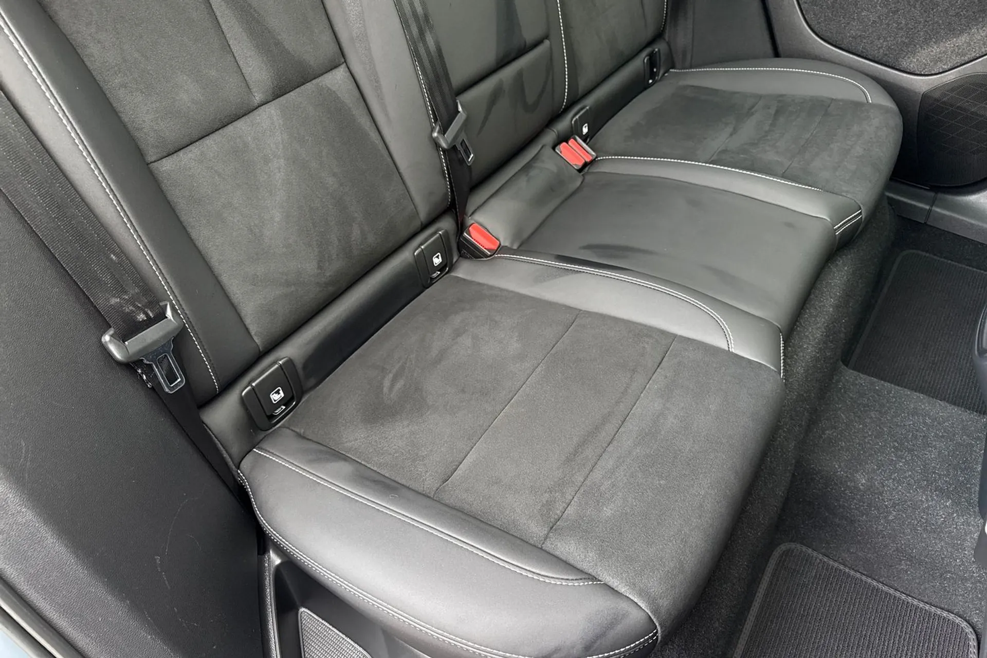 Volvo XC40 thumbnail image number 24