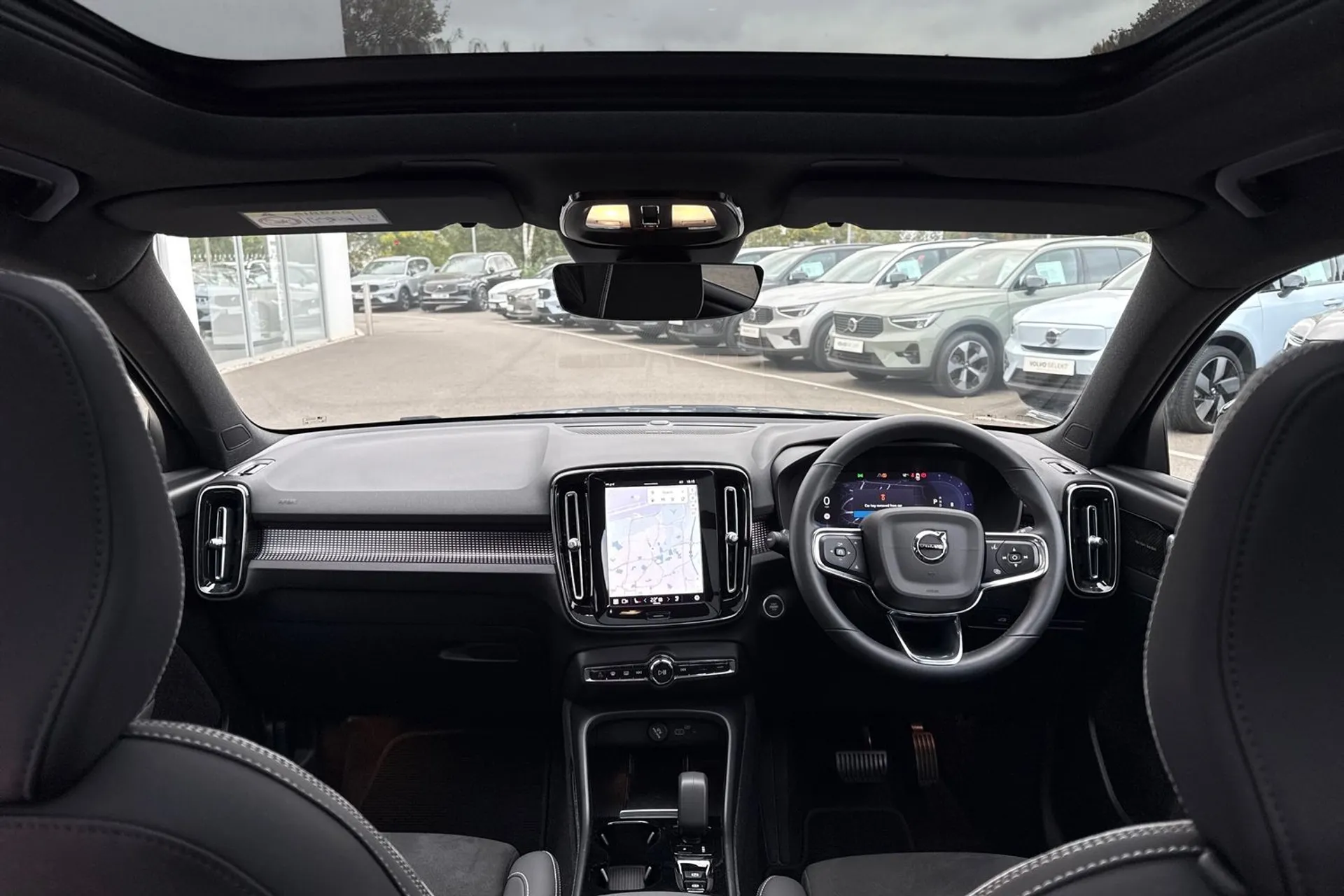 Volvo XC40 thumbnail image number 3