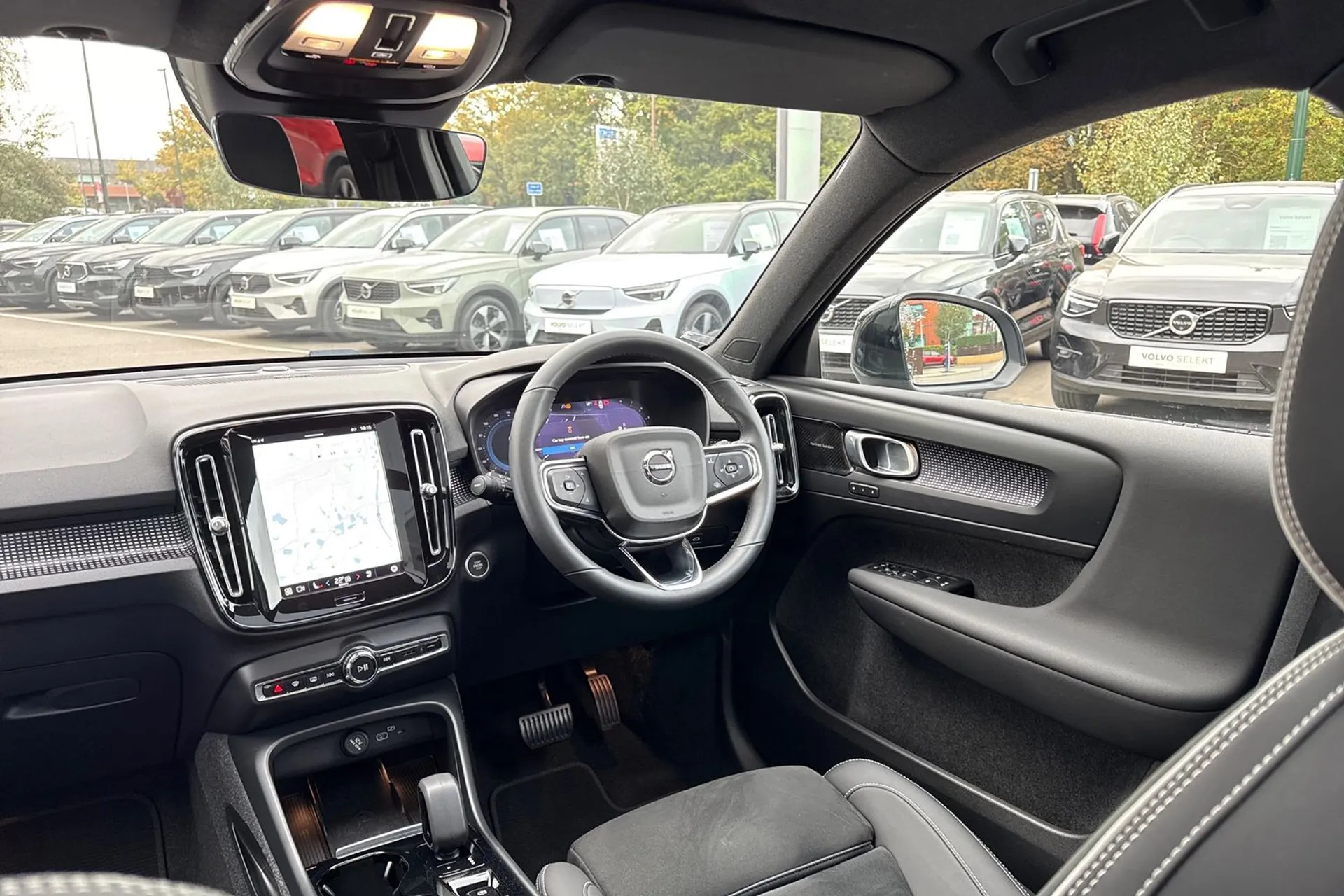 Volvo XC40 thumbnail image number 32