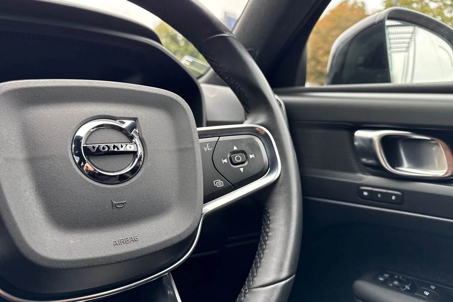 Volvo XC40 thumbnail image number 36