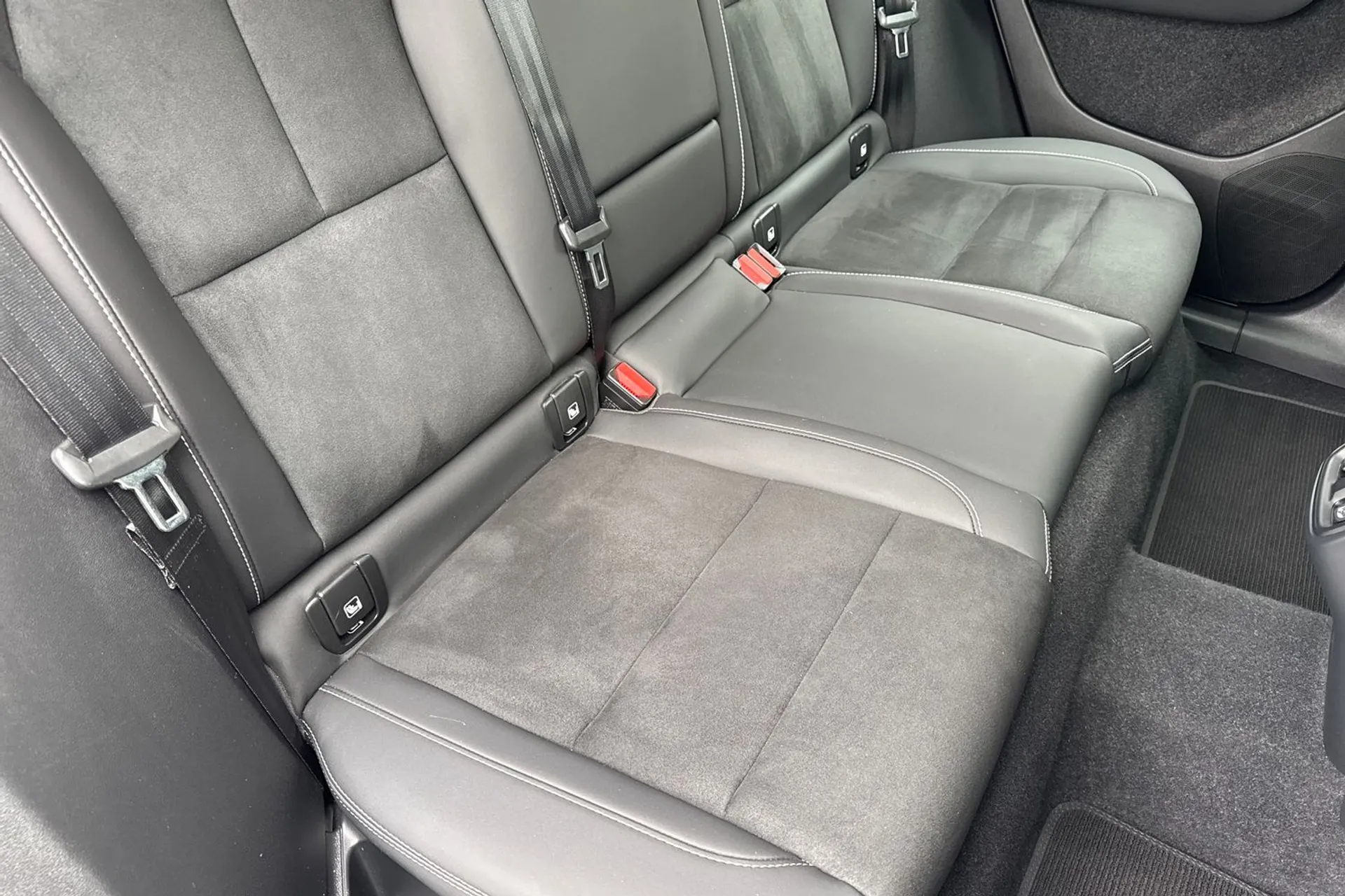 Volvo XC40 thumbnail image number 24