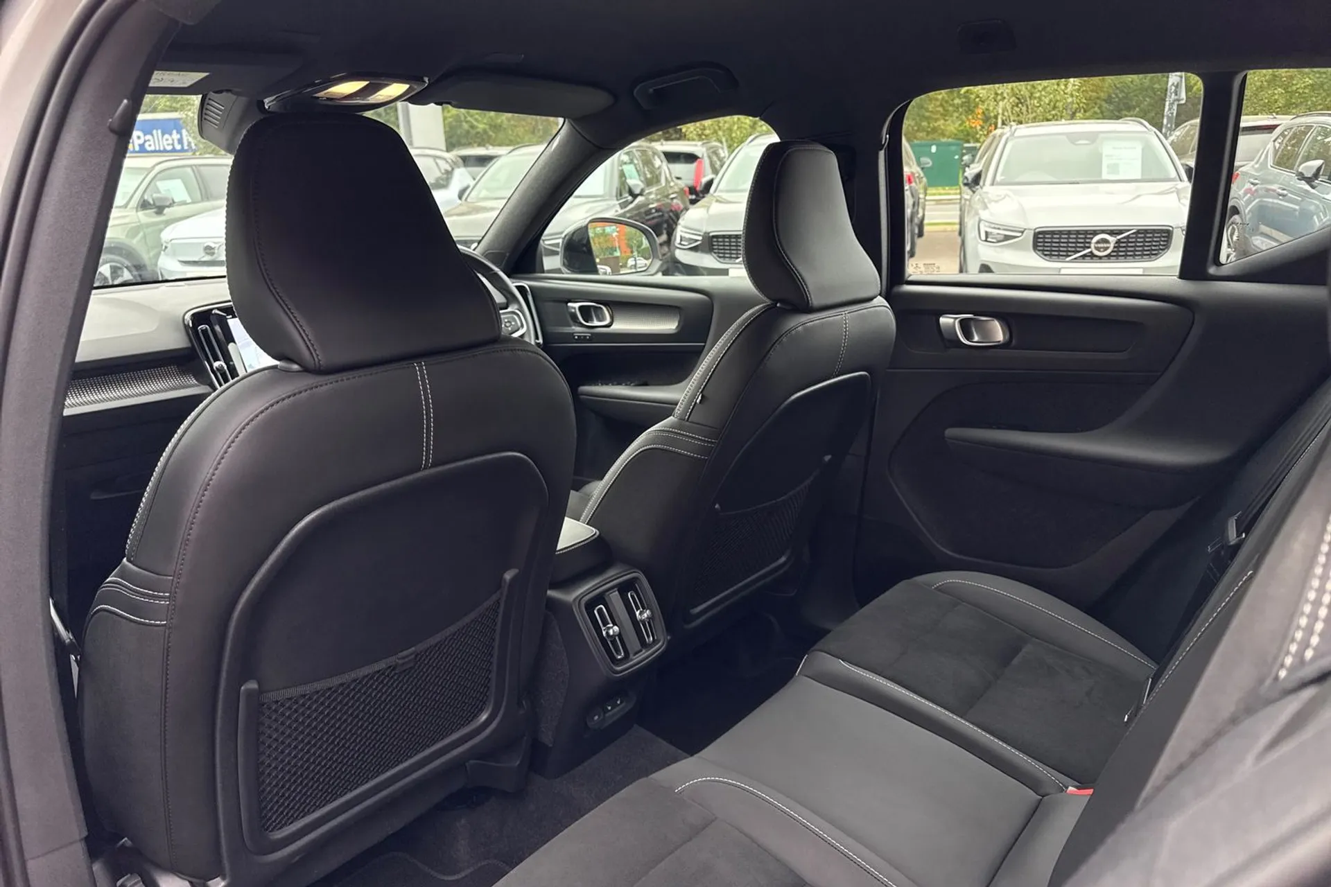 Volvo XC40 thumbnail image number 30