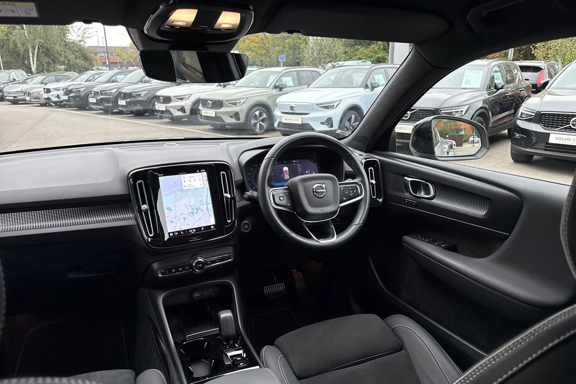 Volvo XC40 thumbnail image number 32