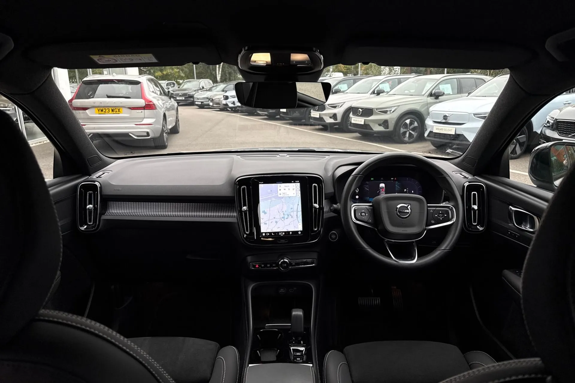 Volvo XC40 thumbnail image number 3