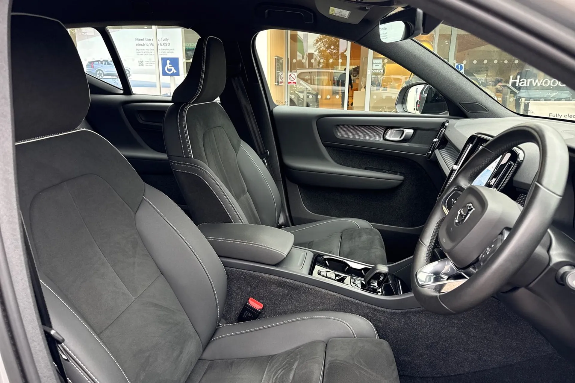 Volvo XC40 thumbnail image number 25