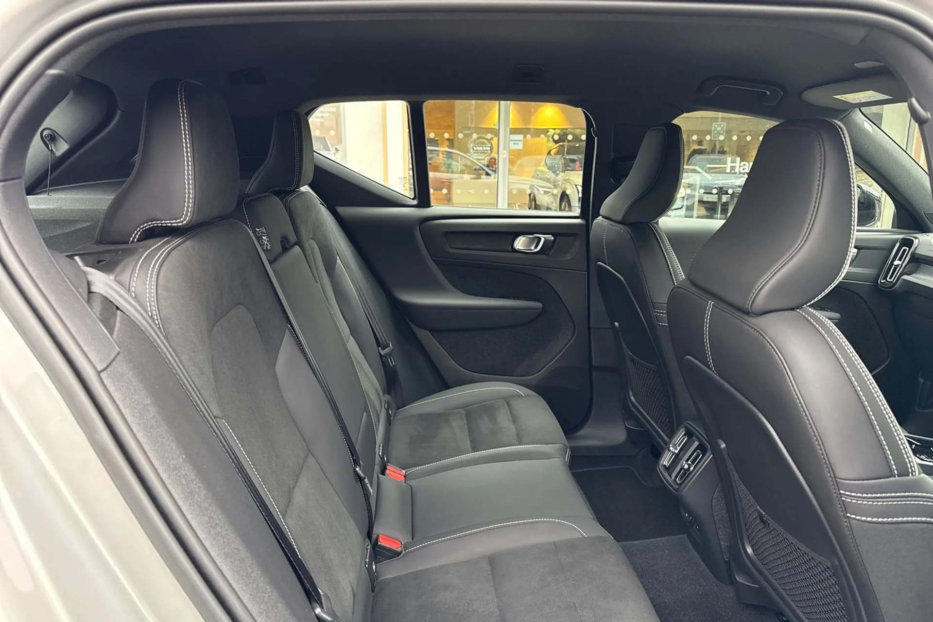 Volvo XC40 thumbnail image number 22