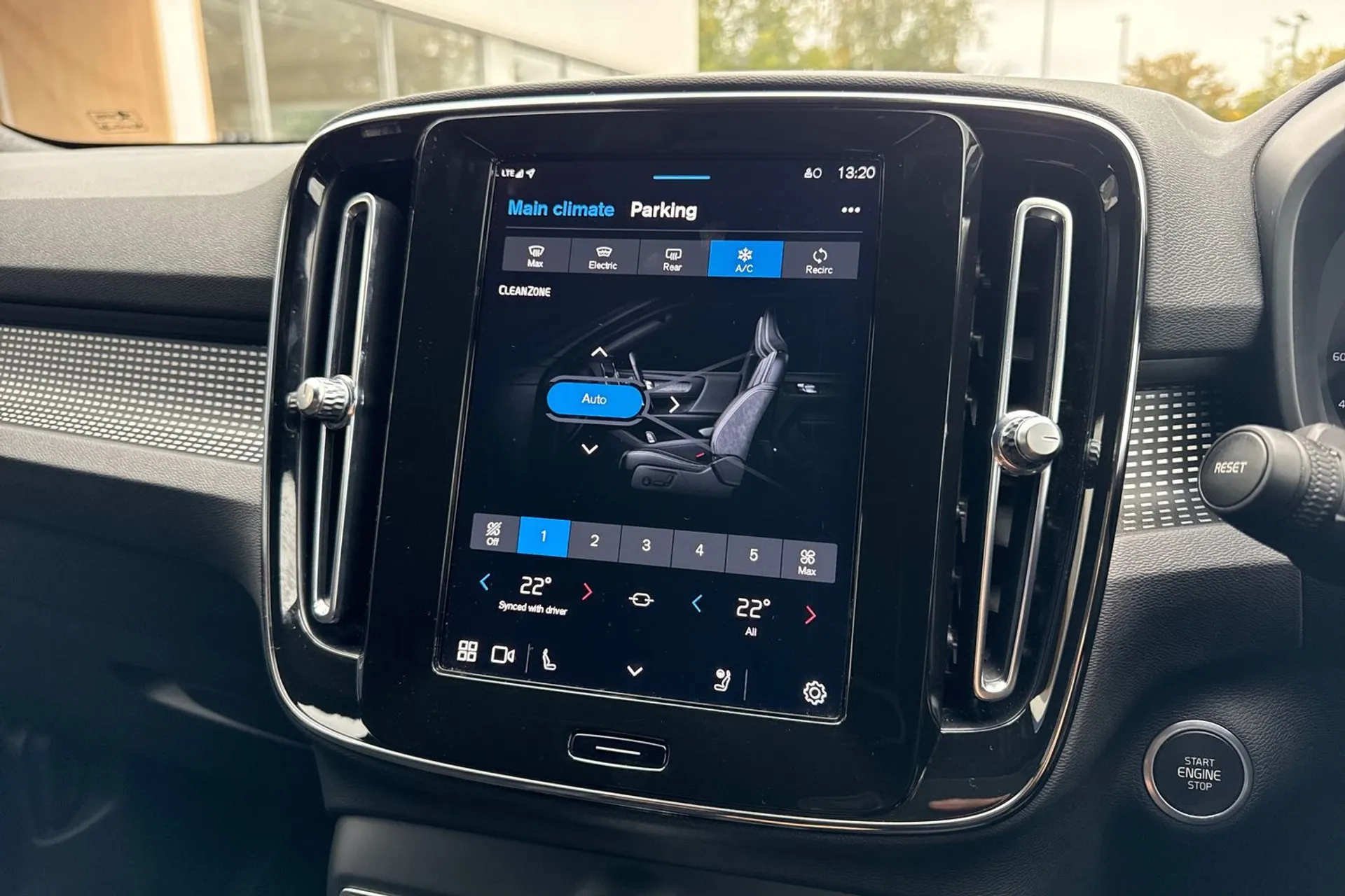 Volvo XC40 thumbnail image number 38