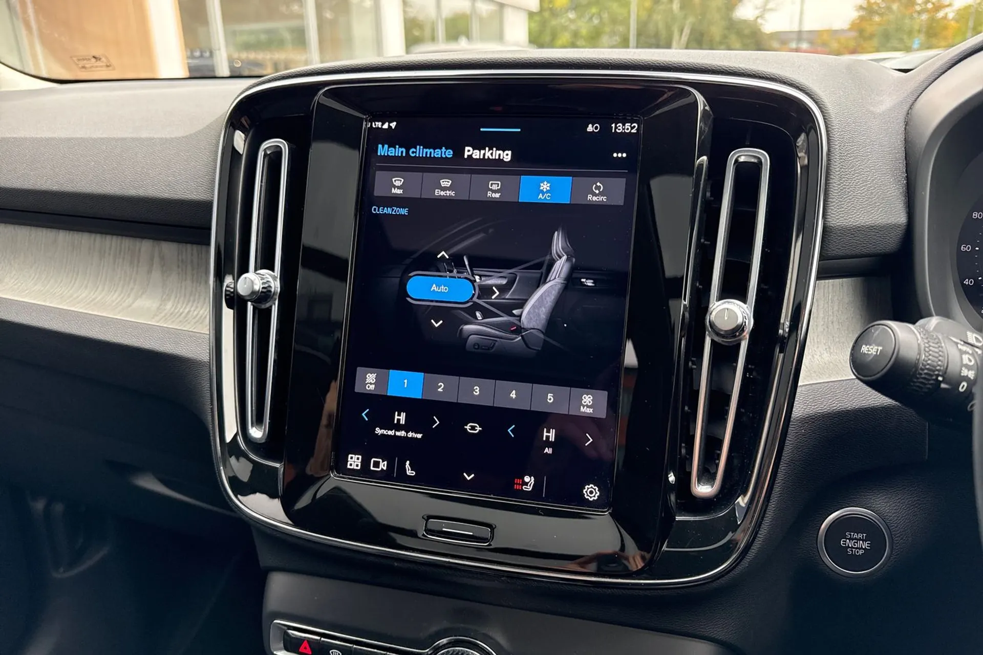 Volvo XC40 thumbnail image number 39