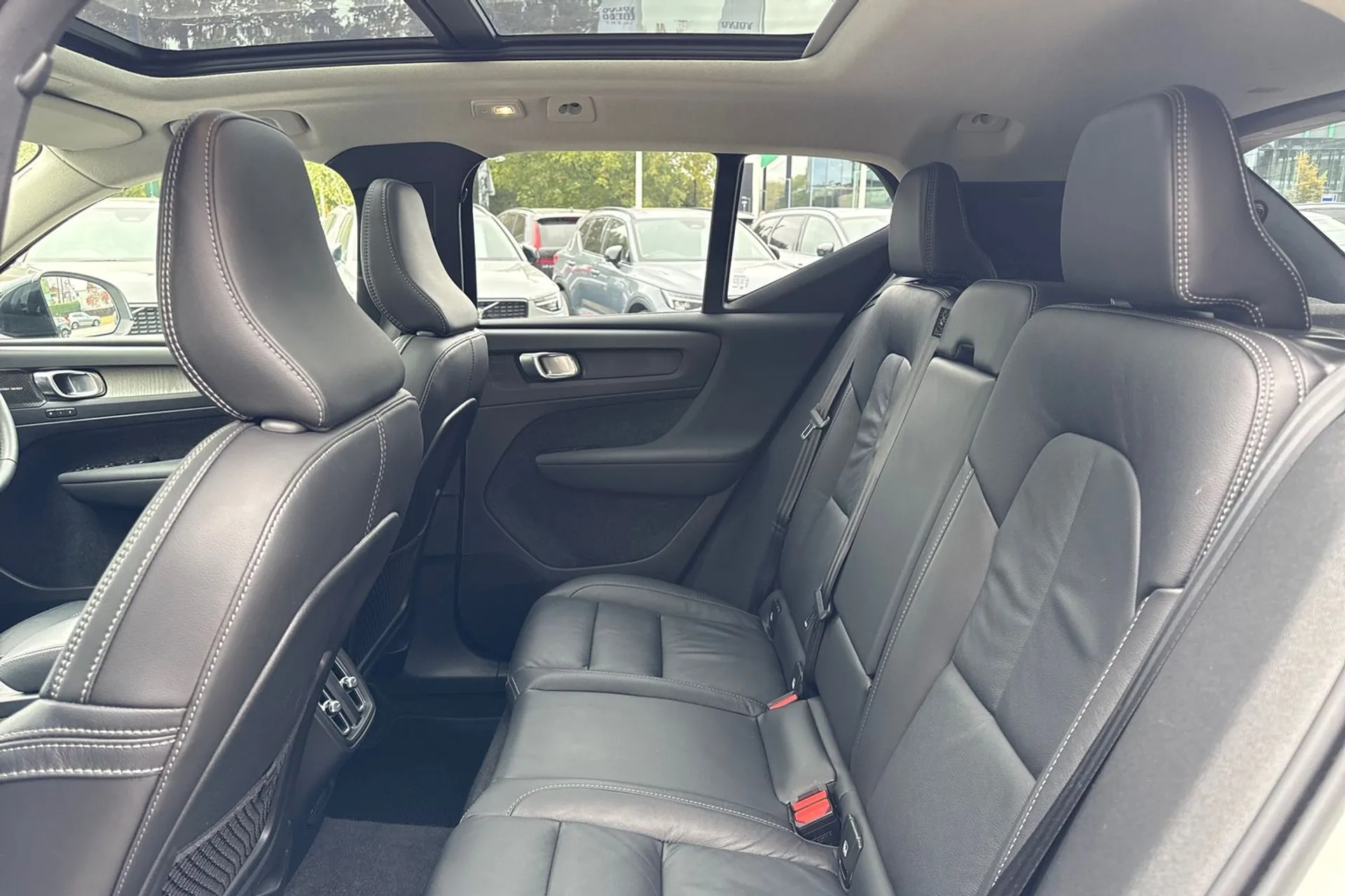 Volvo XC40 thumbnail image number 30