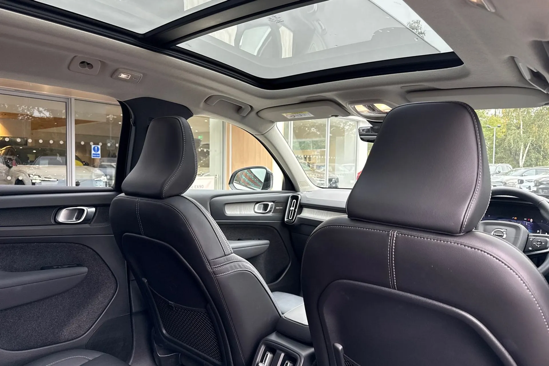 Volvo XC40 thumbnail image number 23