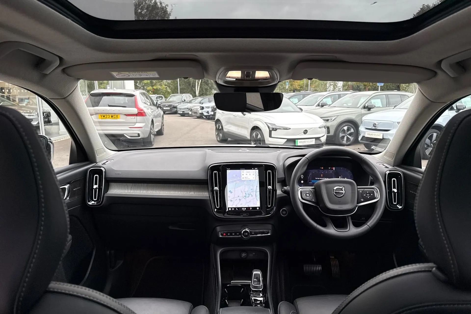 Volvo XC40 thumbnail image number 3