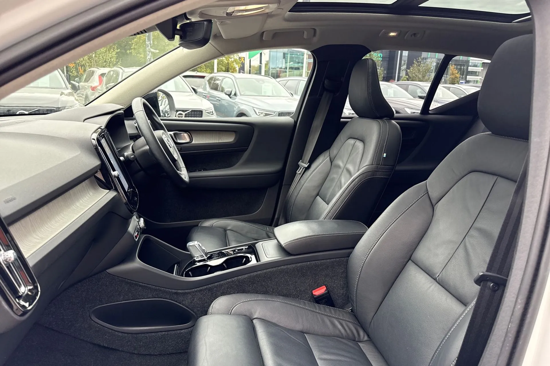 Volvo XC40 thumbnail image number 27