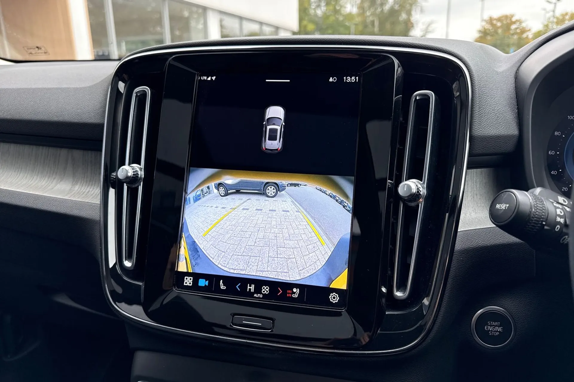 Volvo XC40 thumbnail image number 38