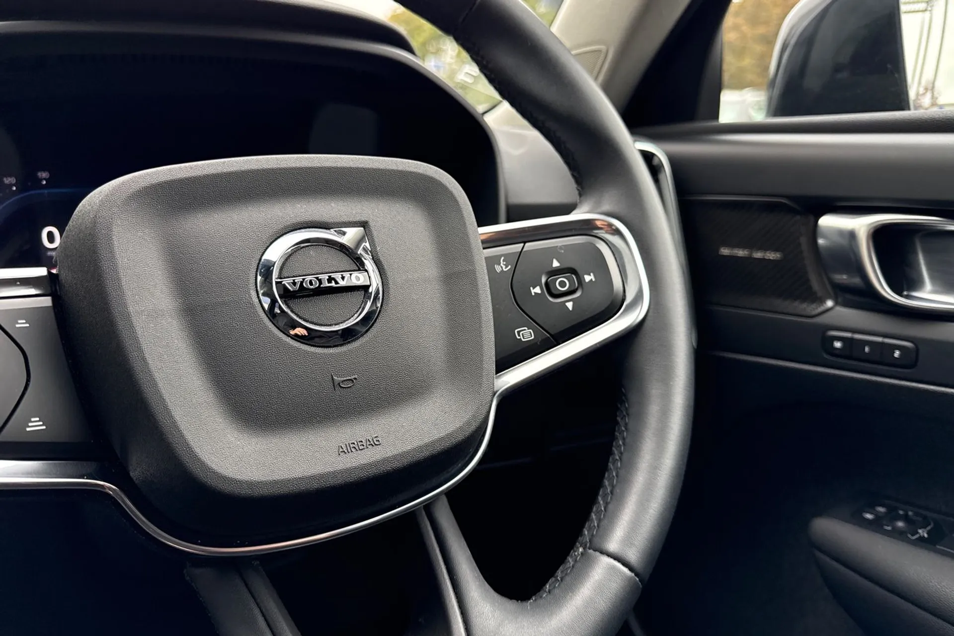 Volvo XC40 thumbnail image number 36