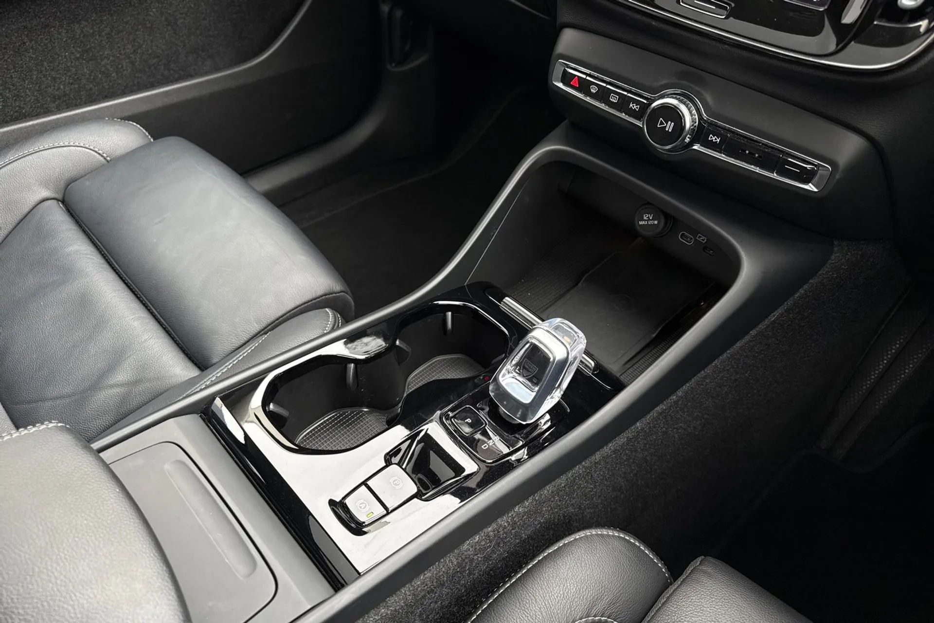 Volvo XC40 thumbnail image number 44