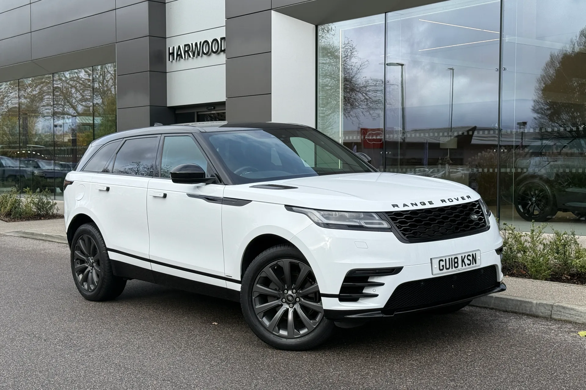 LAND ROVER RANGE ROVER VELAR focused image