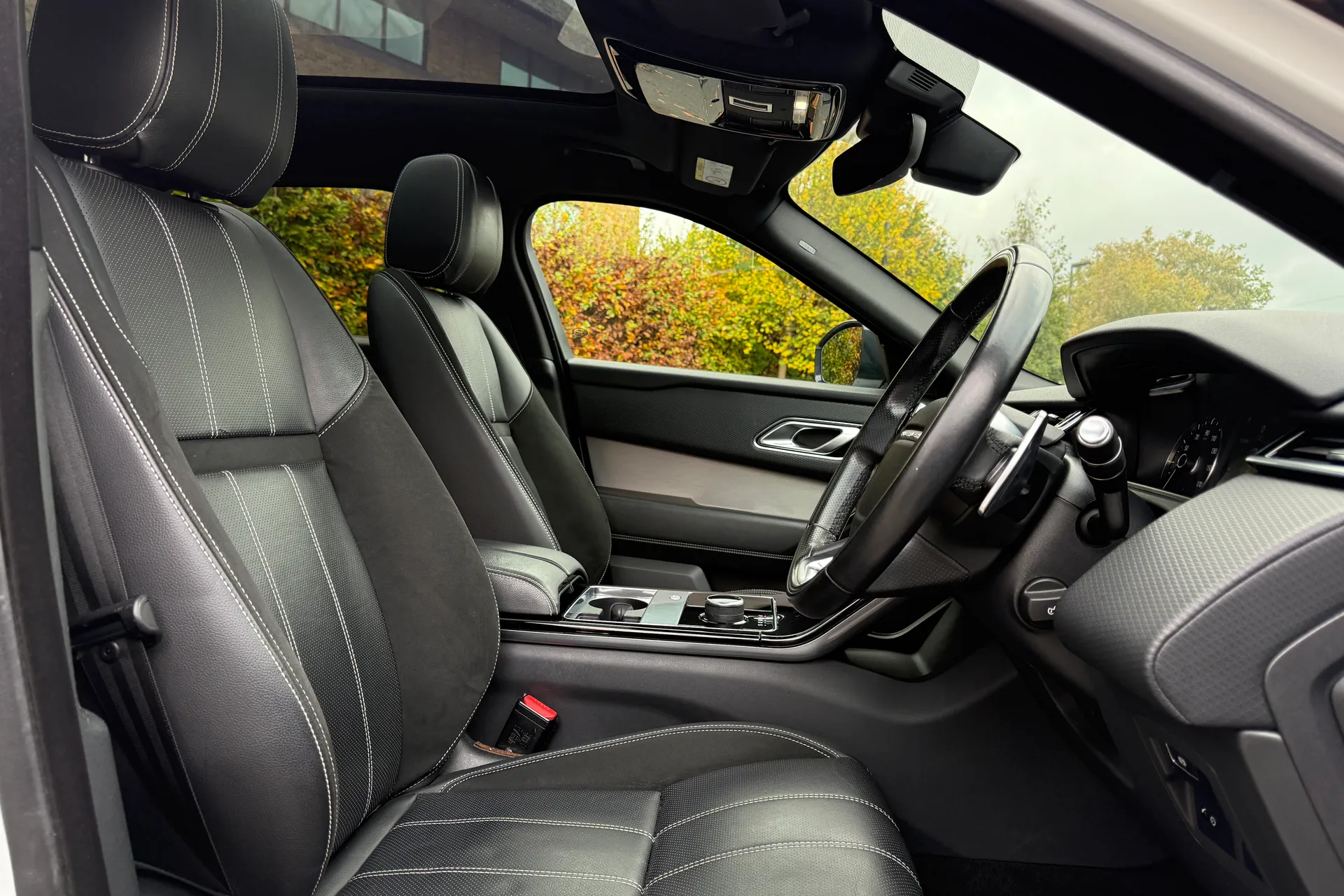 LAND ROVER RANGE ROVER VELAR thumbnail image number 44