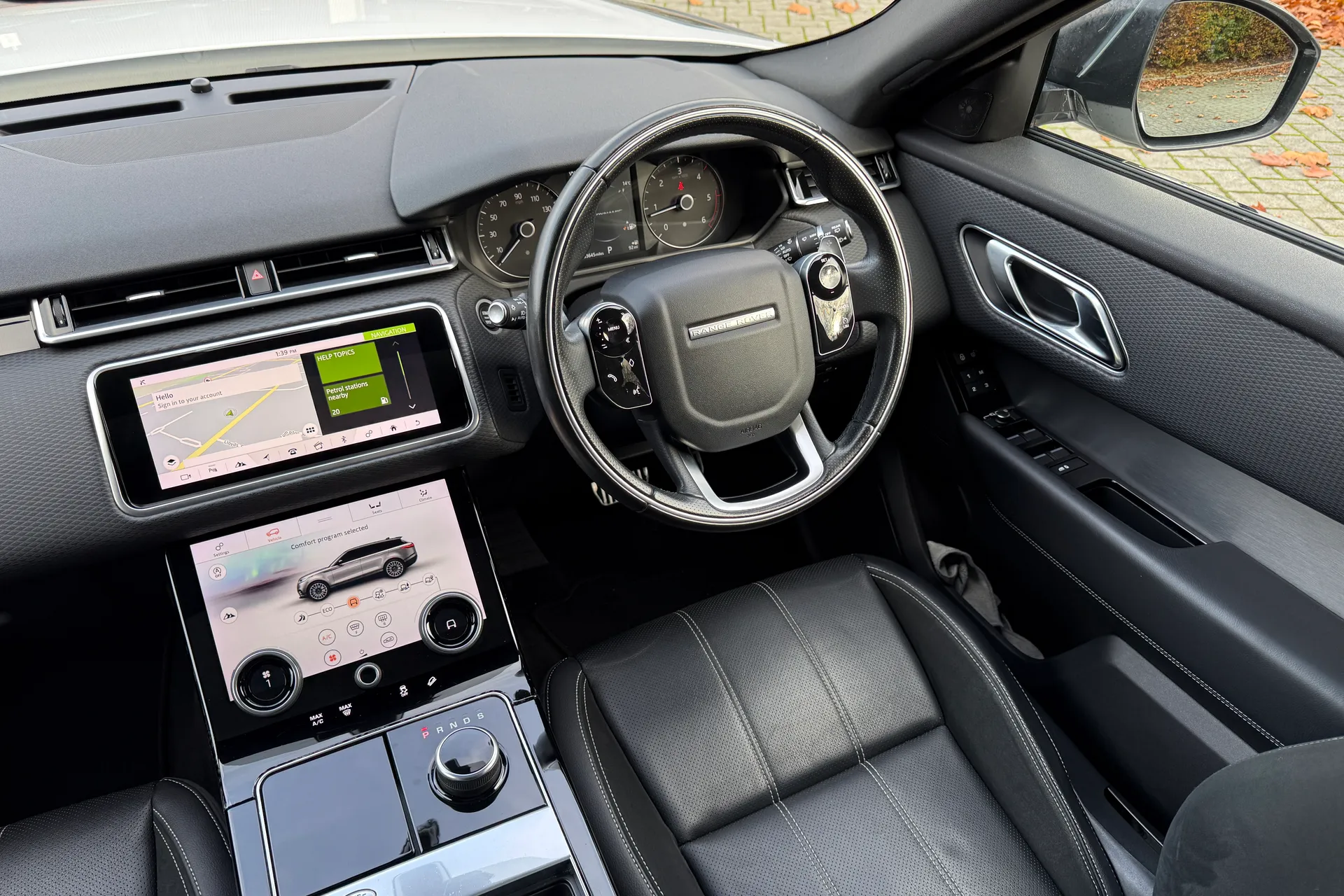 LAND ROVER RANGE ROVER VELAR thumbnail image number 25