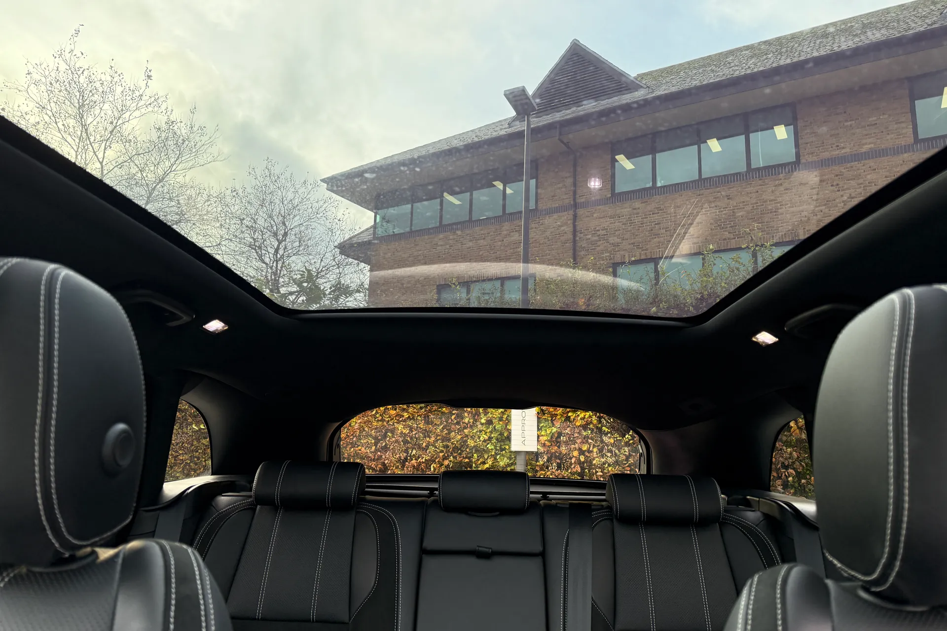 LAND ROVER RANGE ROVER VELAR thumbnail image number 27