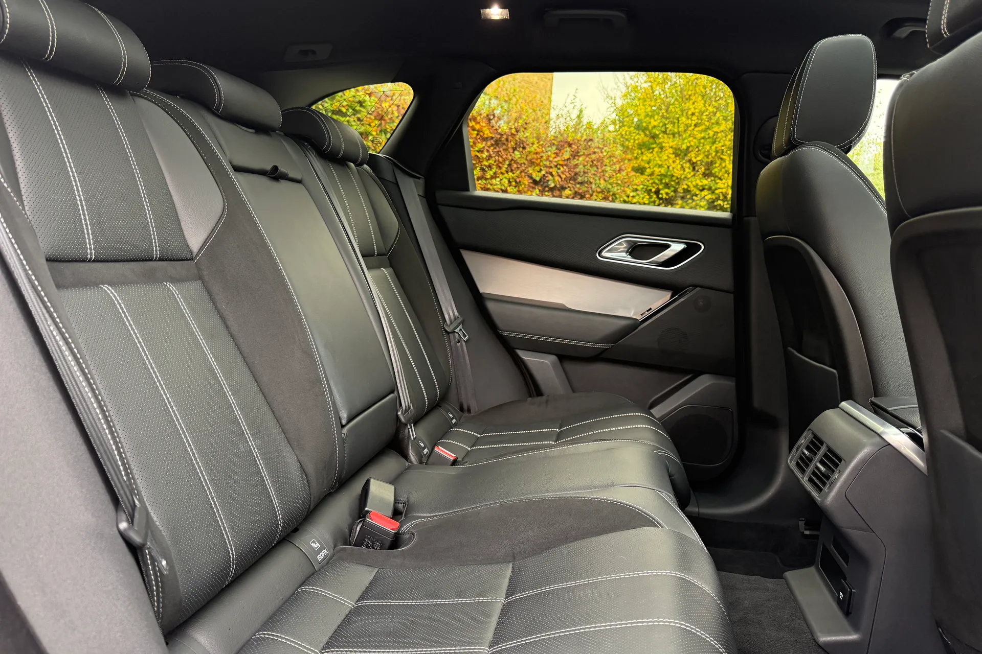 LAND ROVER RANGE ROVER VELAR thumbnail image number 39