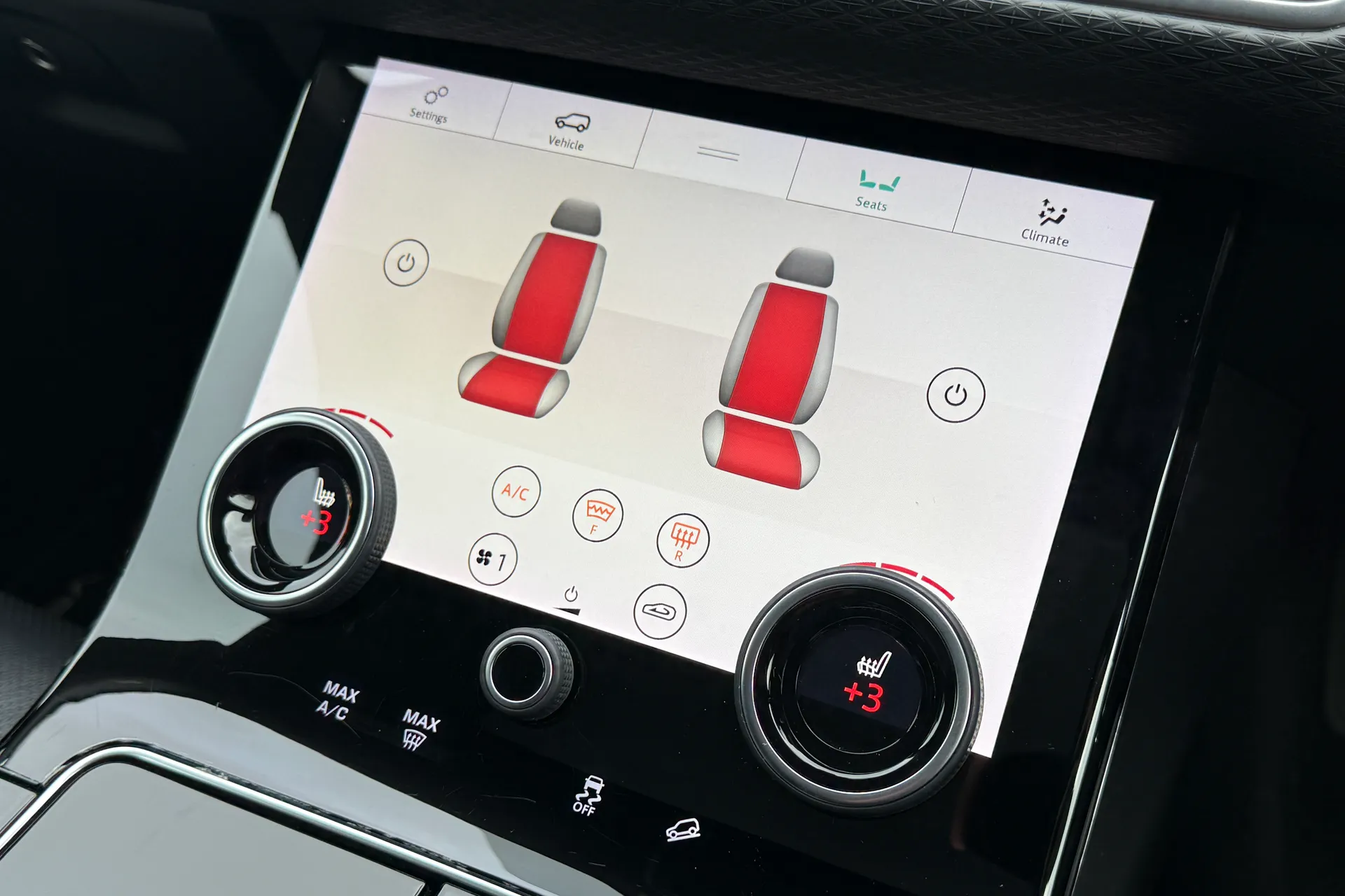 LAND ROVER RANGE ROVER VELAR thumbnail image number 31