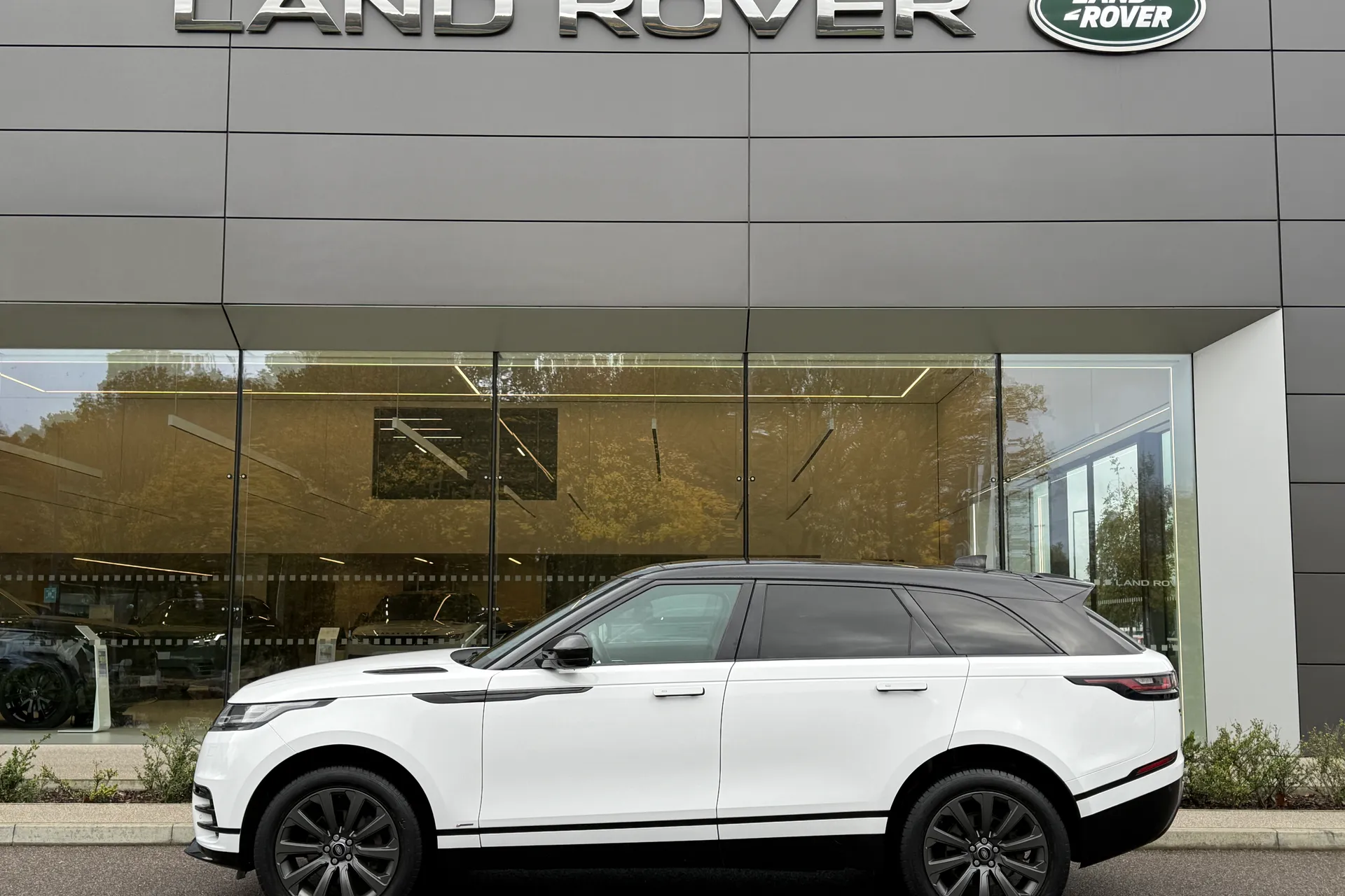 LAND ROVER RANGE ROVER VELAR thumbnail image number 9