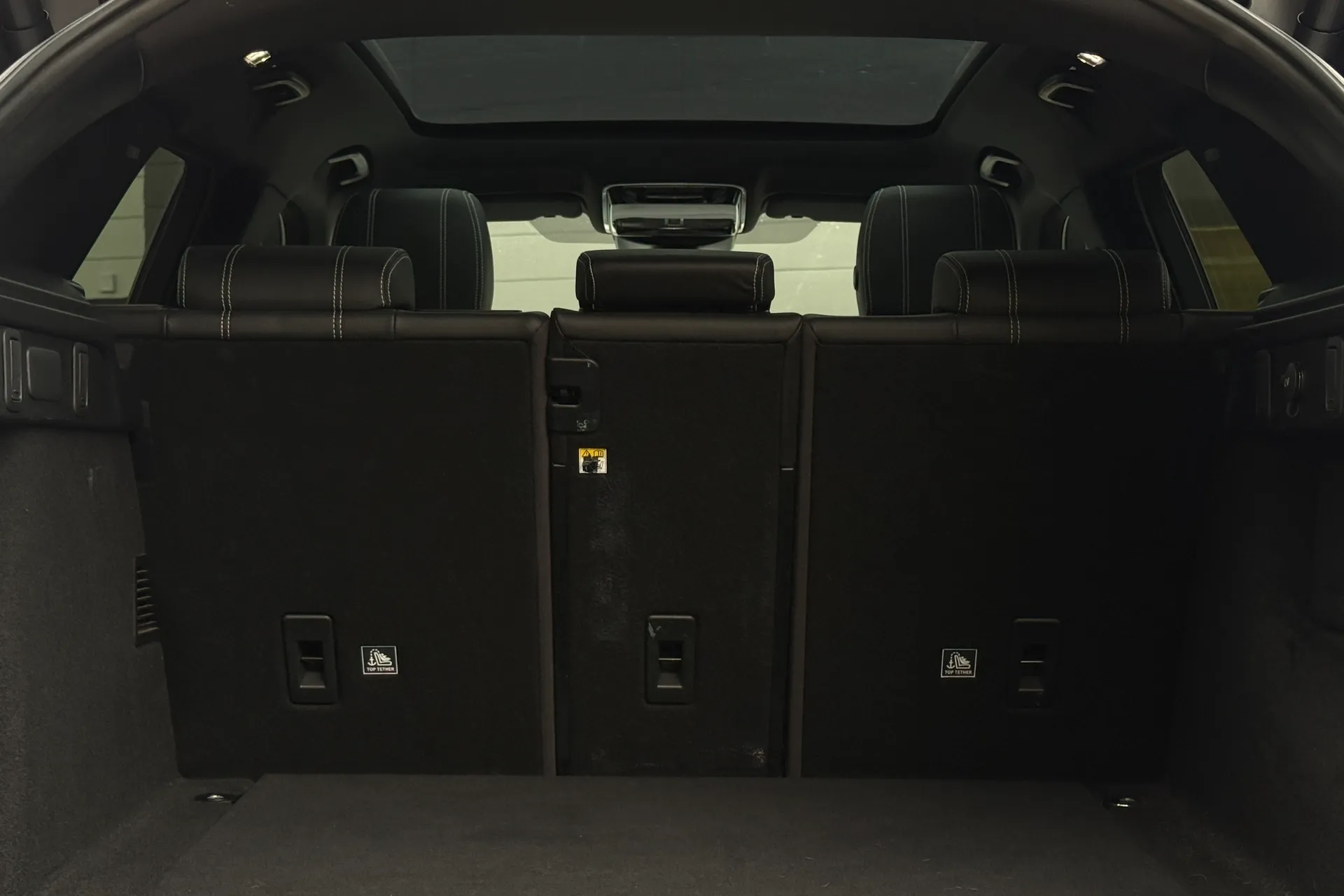 LAND ROVER RANGE ROVER VELAR thumbnail image number 36