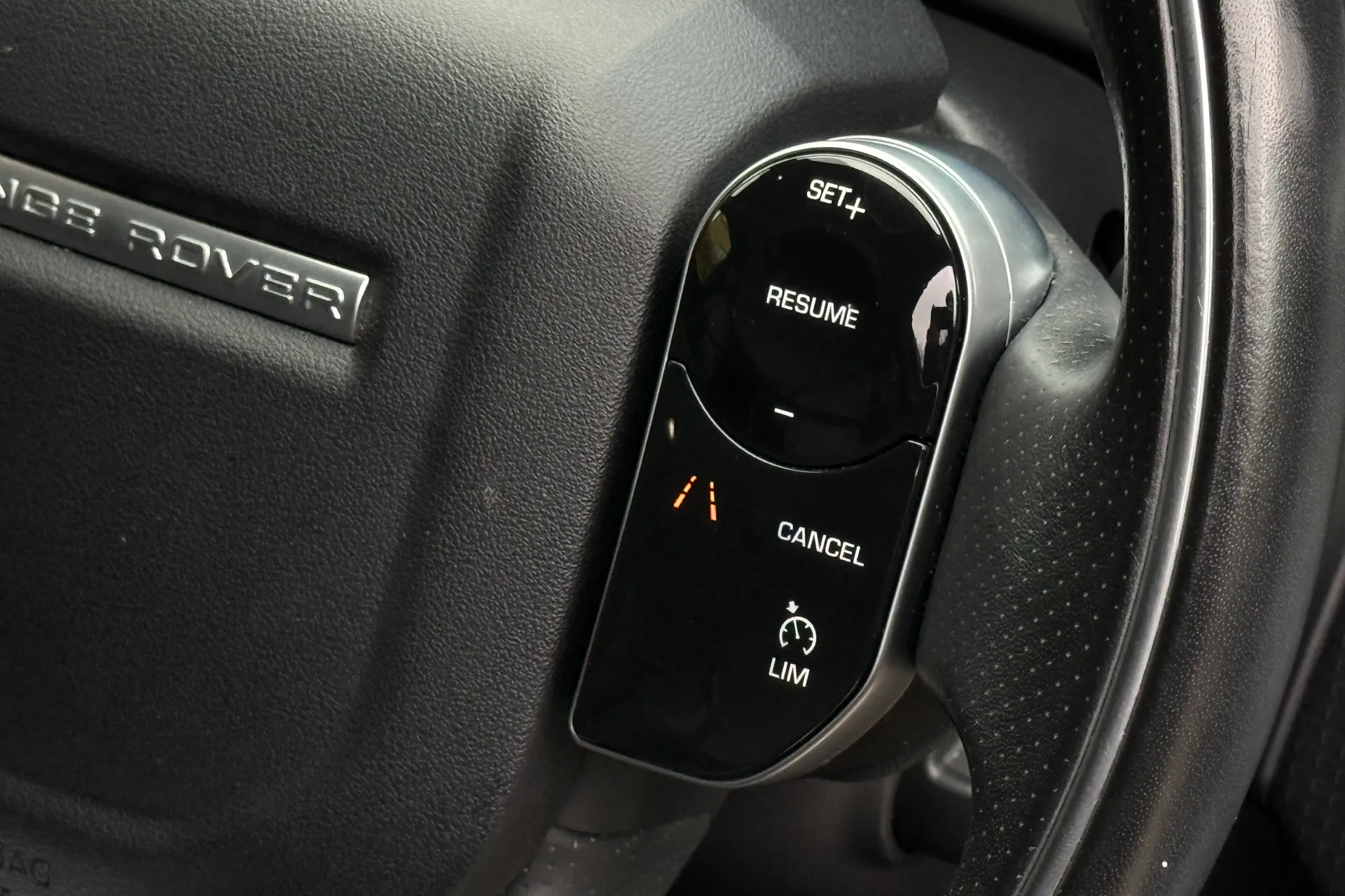 LAND ROVER RANGE ROVER VELAR thumbnail image number 49