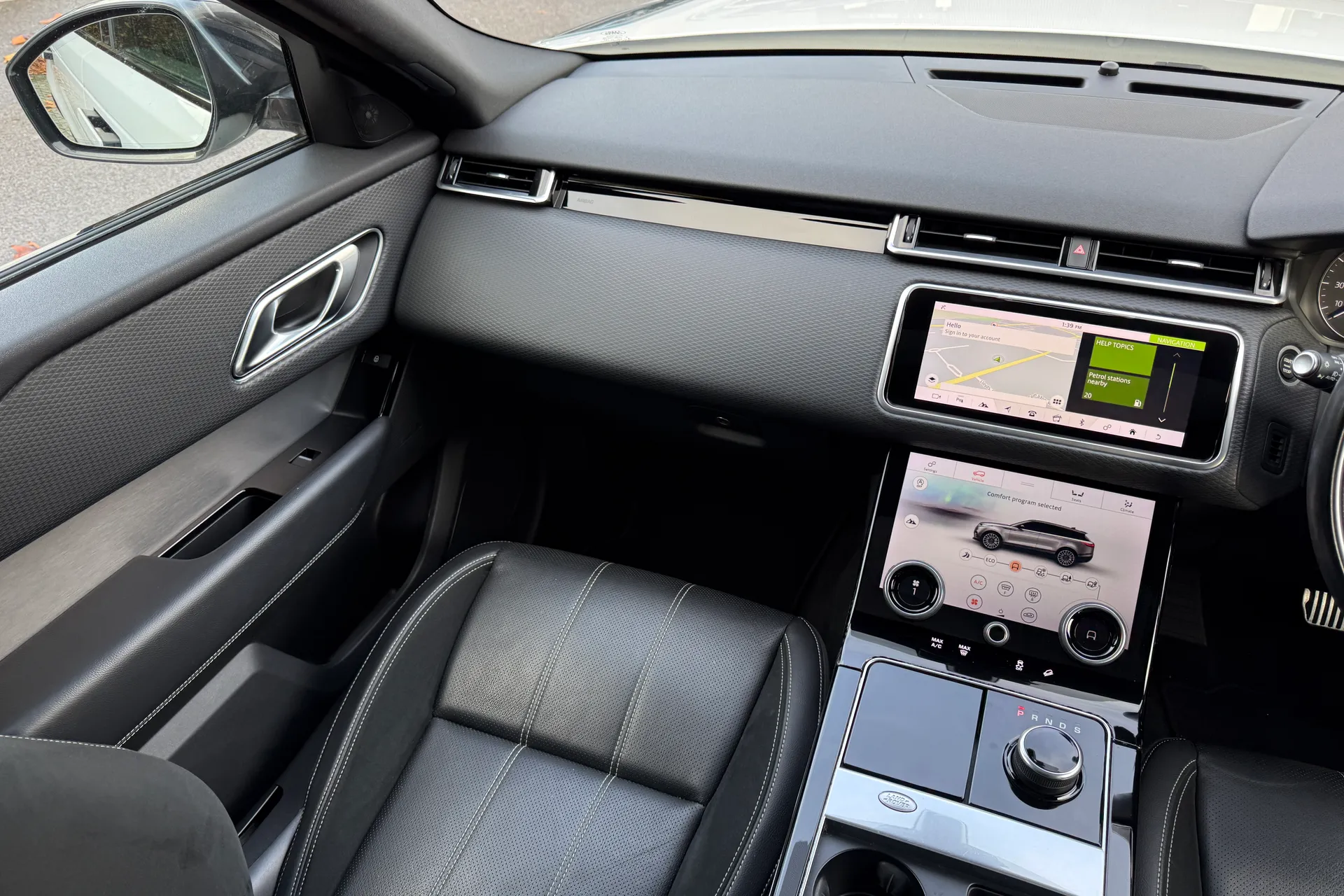 LAND ROVER RANGE ROVER VELAR thumbnail image number 22