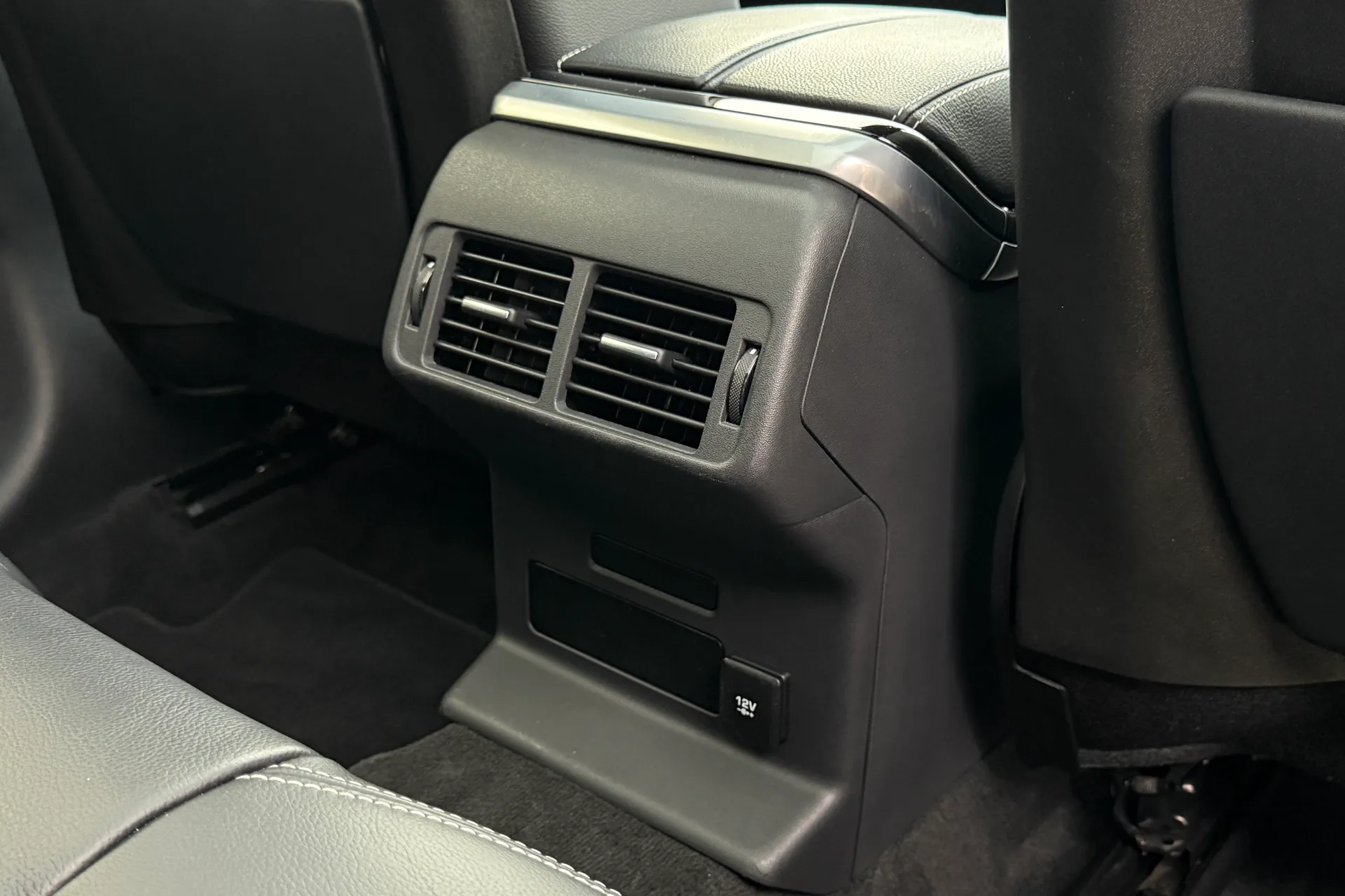 LAND ROVER RANGE ROVER VELAR thumbnail image number 42