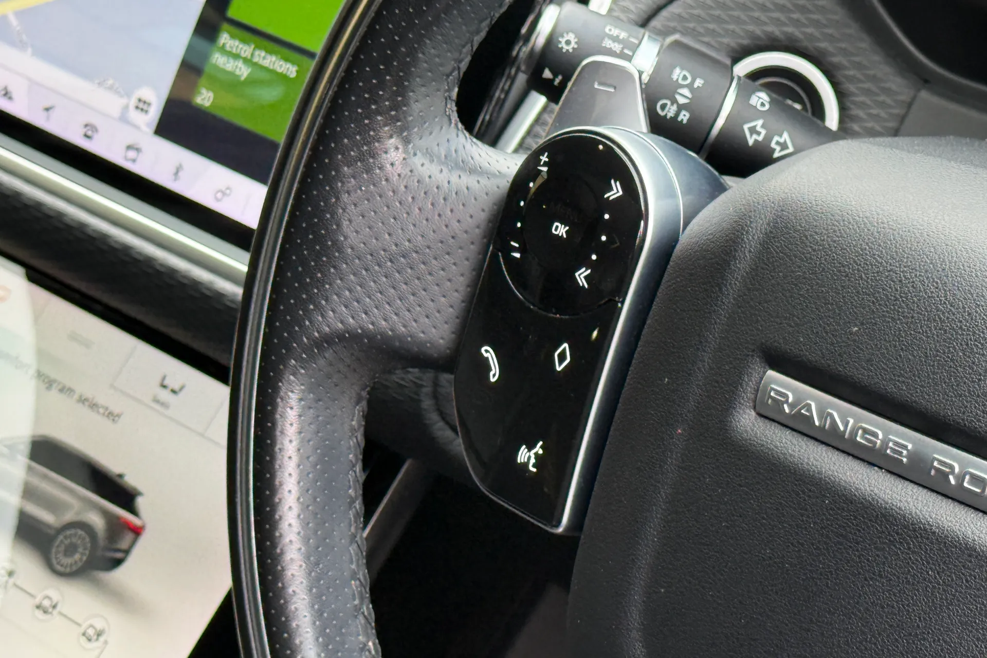 LAND ROVER RANGE ROVER VELAR thumbnail image number 48