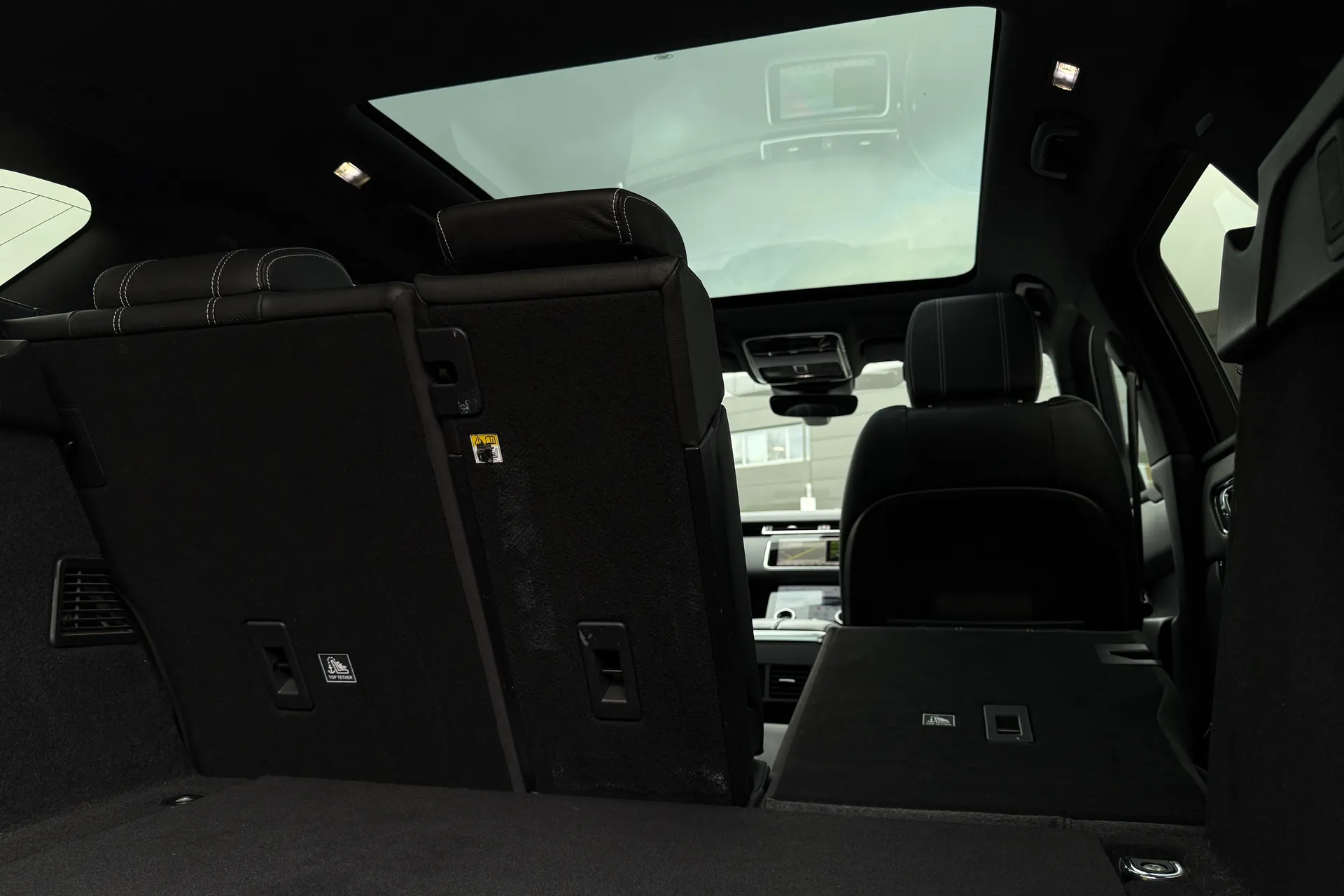 LAND ROVER RANGE ROVER VELAR thumbnail image number 38